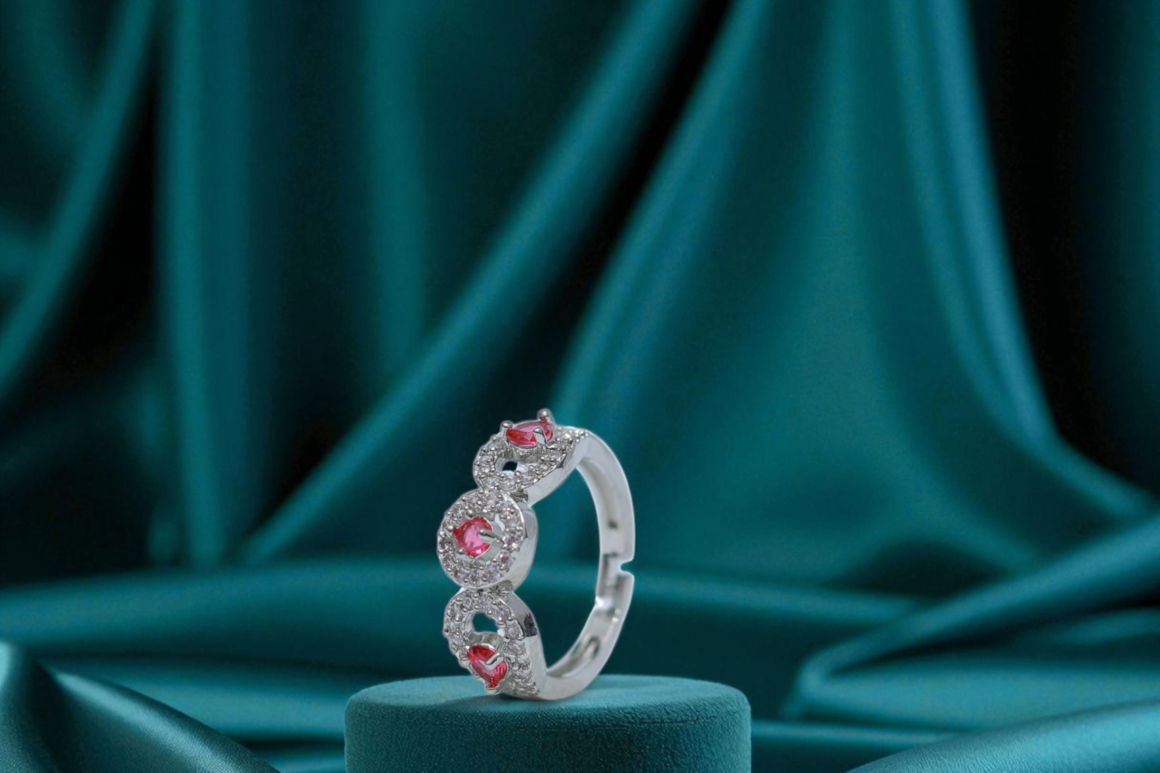 💕 Triple Heart Red Stone Ring 💍