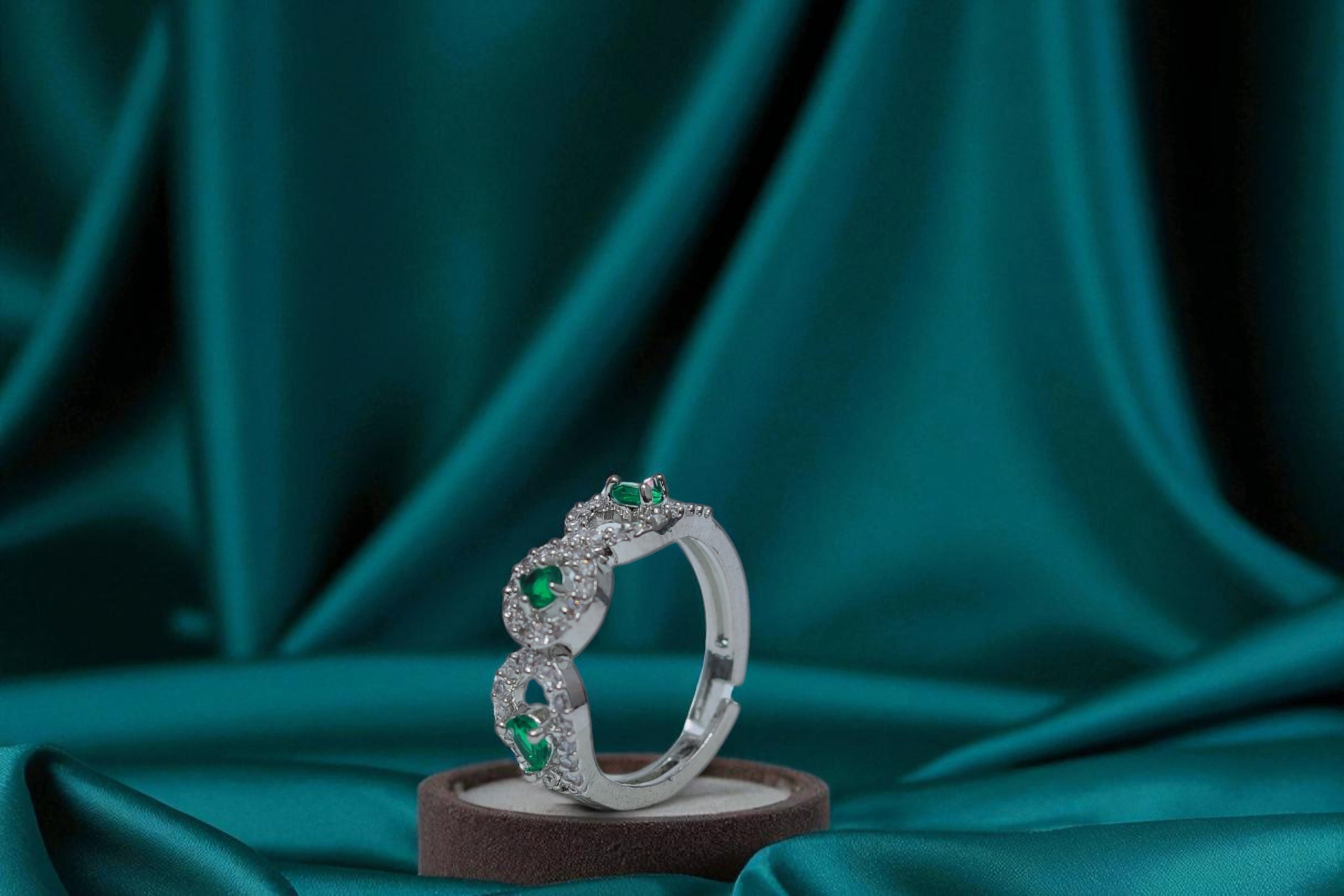 💕 Triple Heart Green Stone Ring 💍