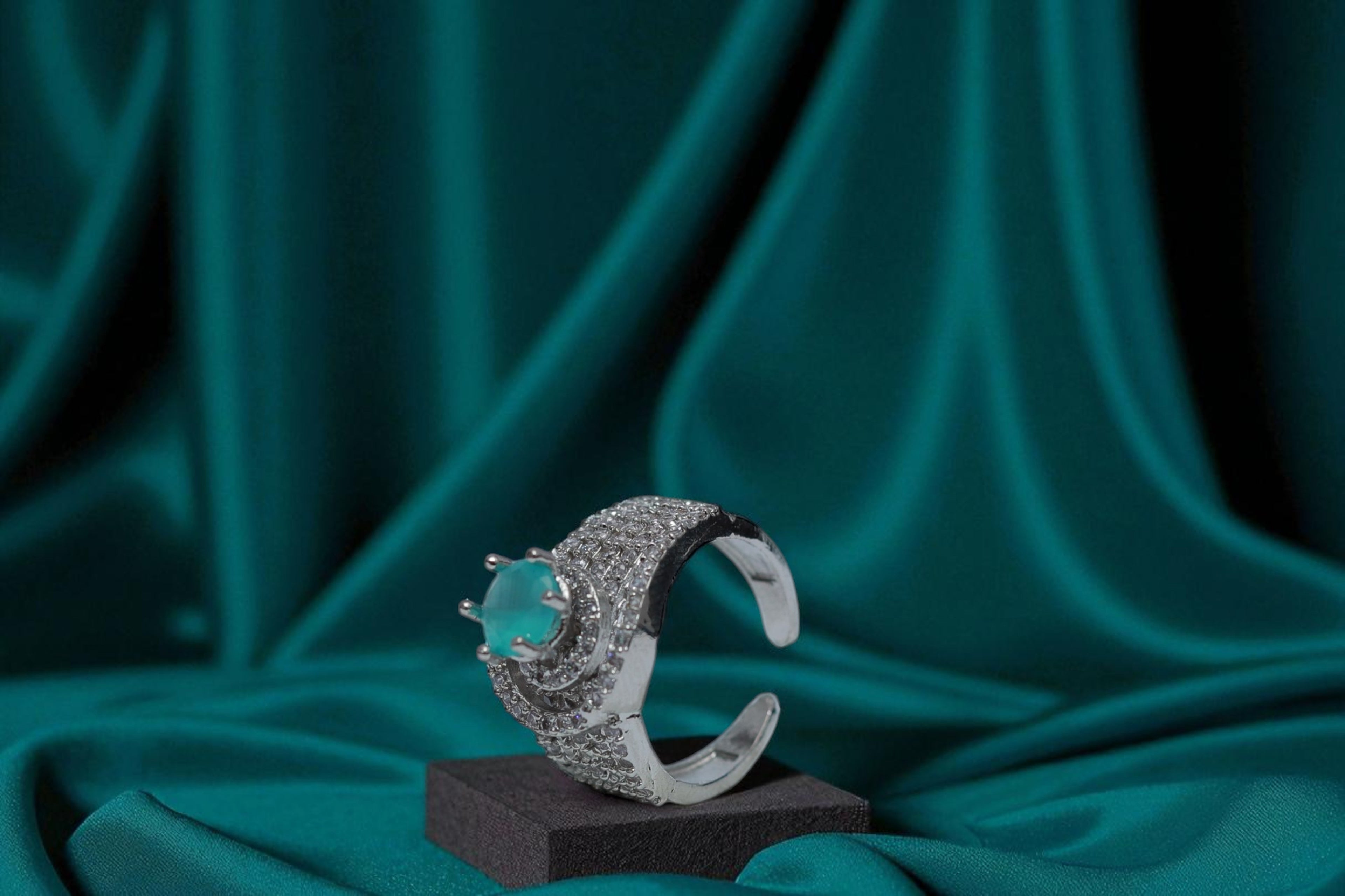 ✨ Elegant Silver Ring with Aqua Gem 💍
