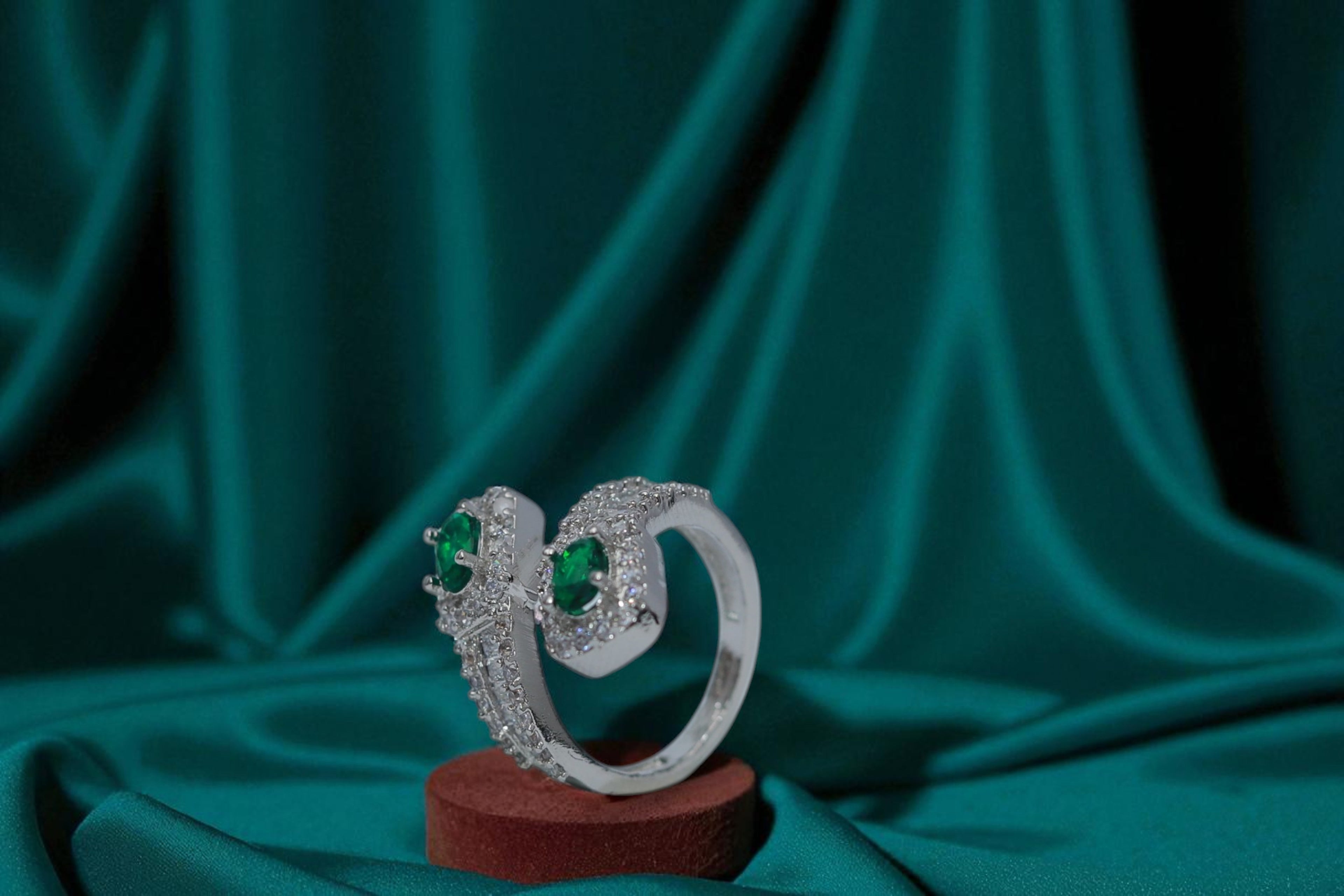 💚 Twin Green Gemstone Silver Ring 💍