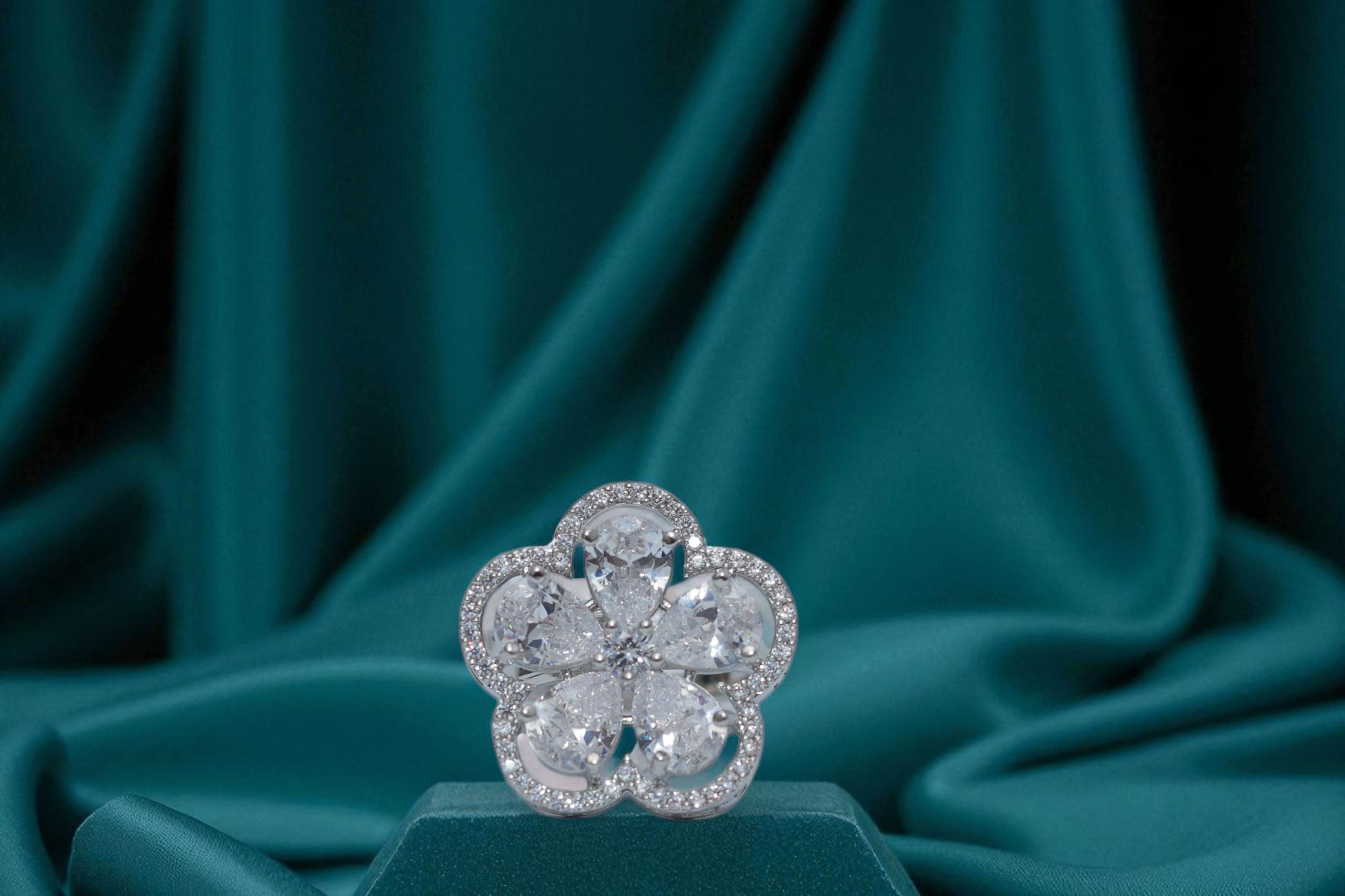 🌸 Sparkling Apsara White Stone Ring 💍