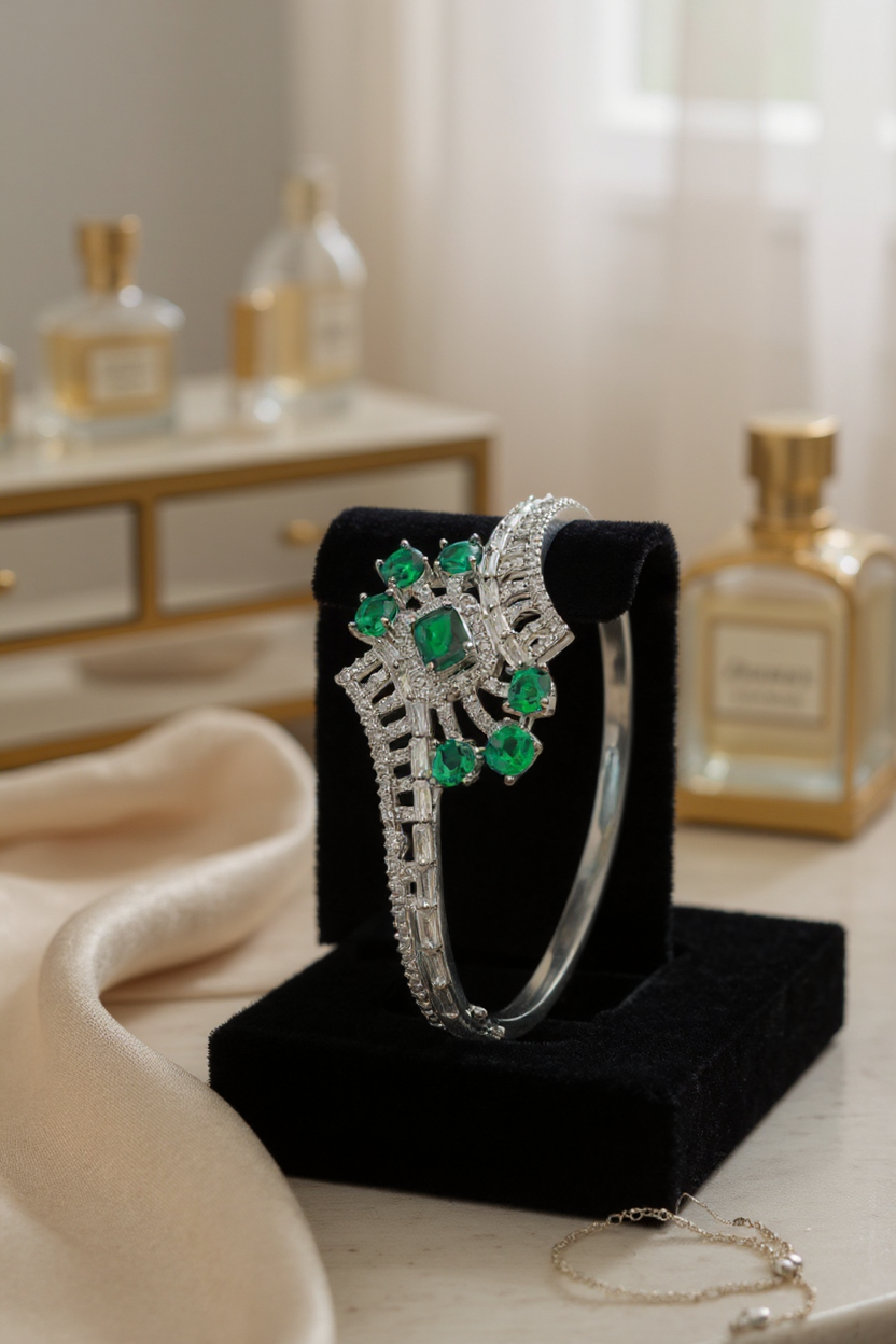 ✨ Vintage-Inspired Emerald 💚 Stone Bracelet in Sterling Silver 💫