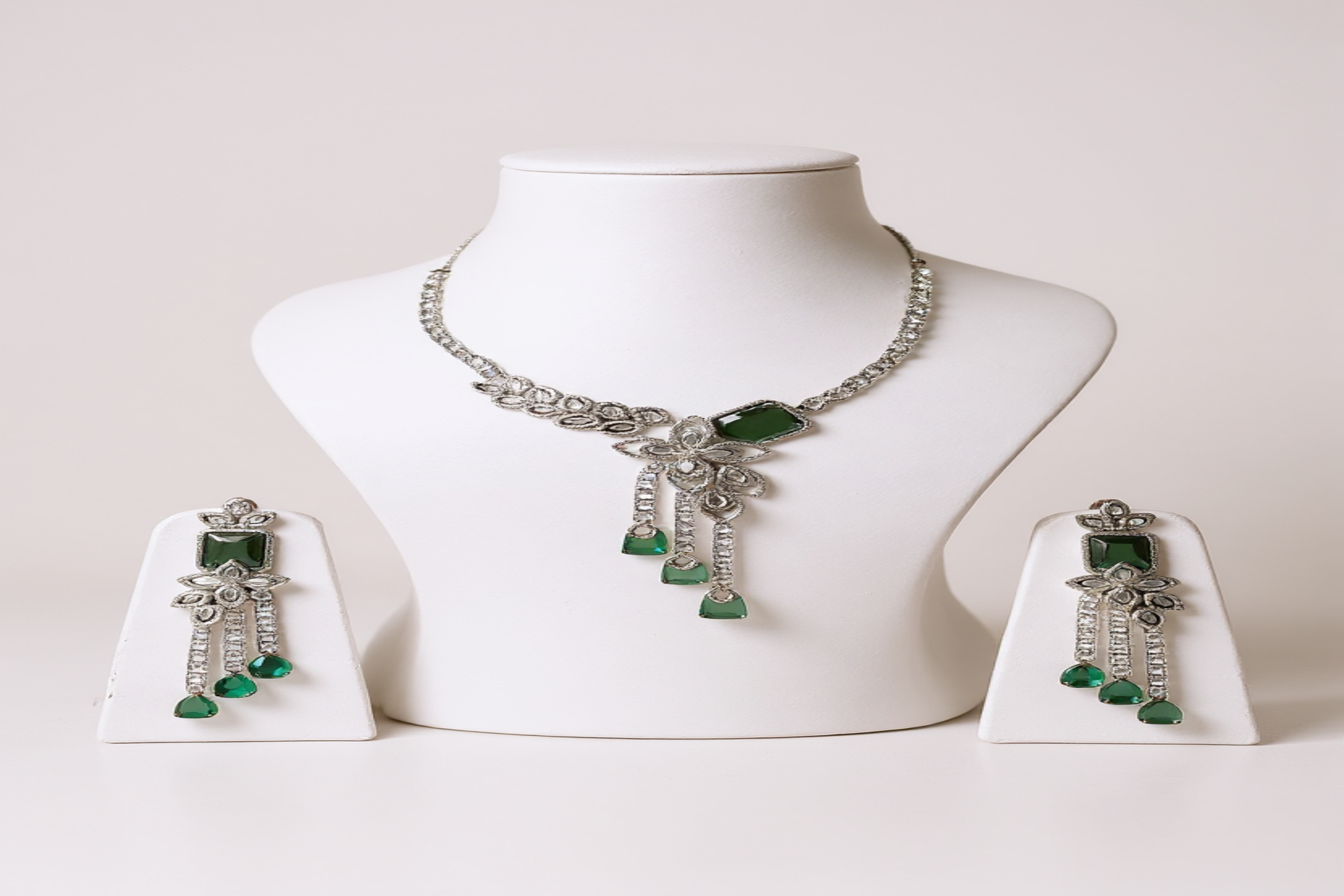 💚 Green Stone Diamond Necklace Set