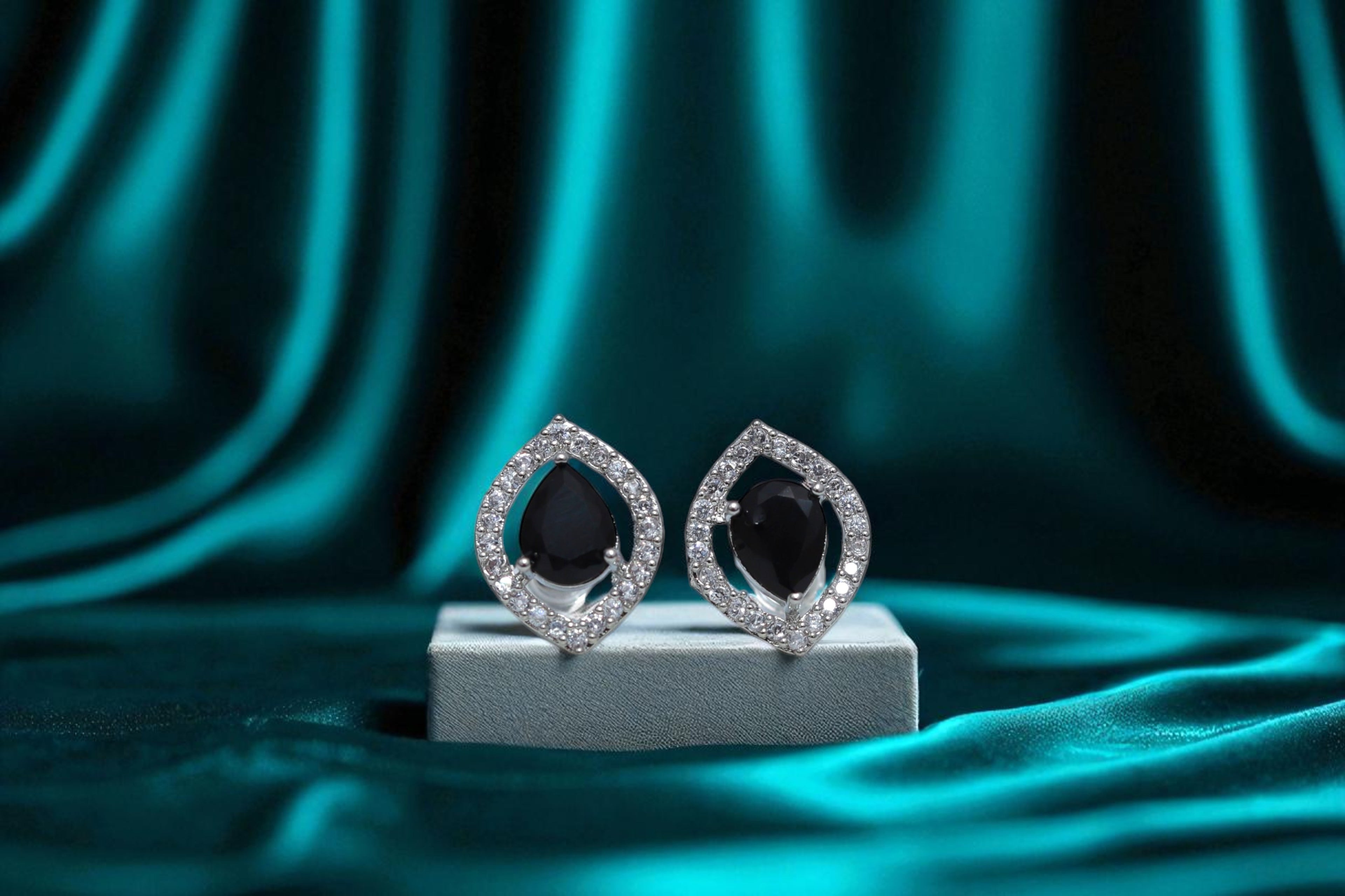 🖤 Black Stone Diamond Teardrop Earrings