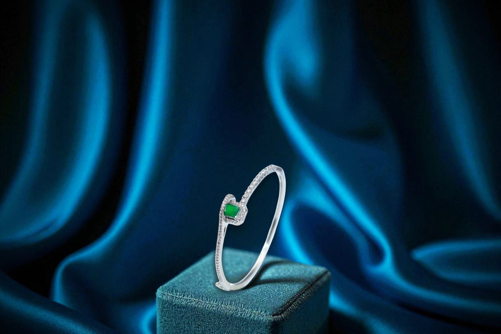 ✨ Sterling Silver Diamond 💎 Bracelet with Emerald 💚 Centerpiece 💫