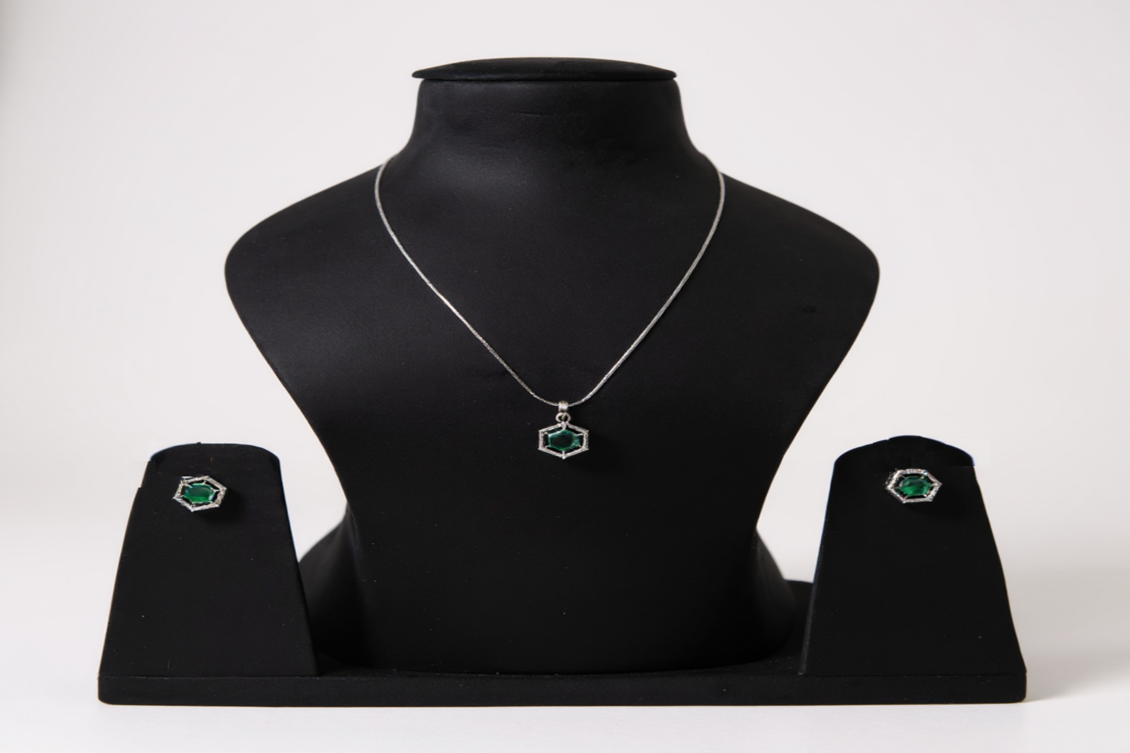 💚 Emerald Grace Set 💚!! Elegant Silver Jewelry Set with Emerald Green Hexagon Gemstone Pendant Necklace and Matching Earrings