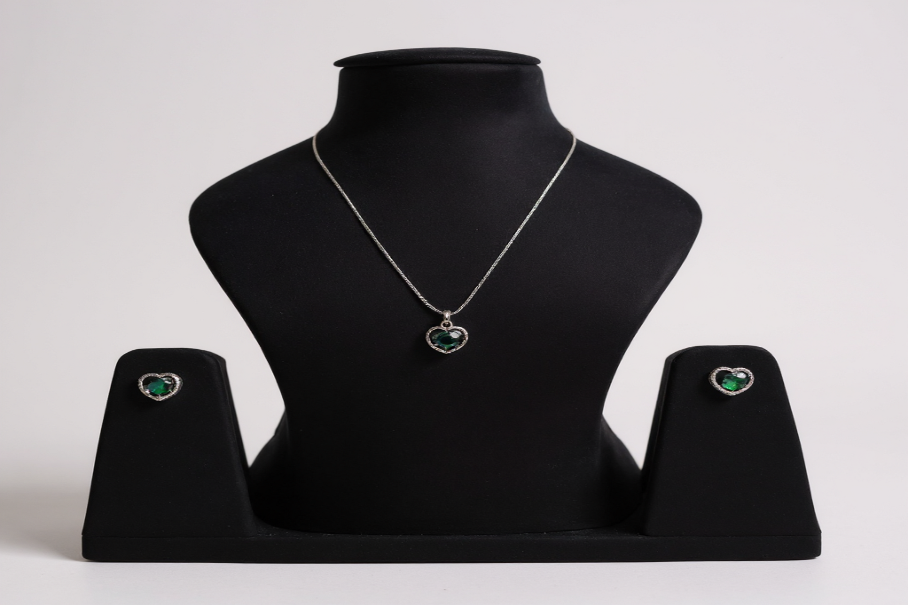Emerald Heart Spark Silver Pendant Set 💚