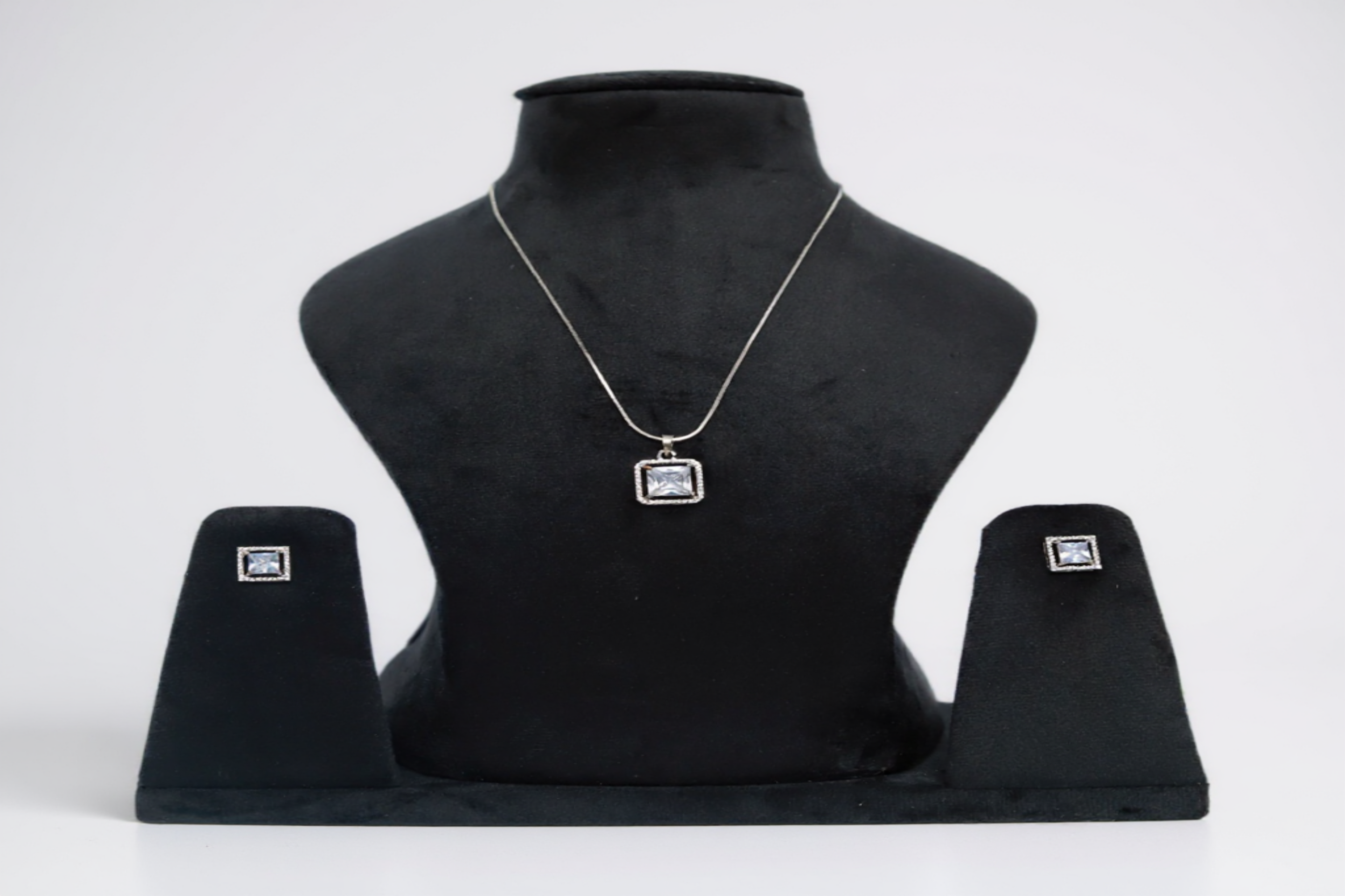 🤍 Diamond Glow Set 🤍!! Elegant Silver Jewelry Set with Square-Cut White Crystal Pendant Necklace and Matching Earrings