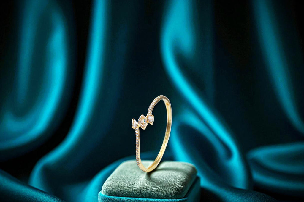 💛 Minimalist Gold-Plated Diamond 💎 Bracelet with Dual-Cut Accents 💫