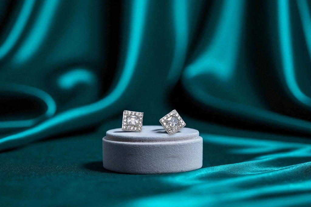 🤍 White Stone Diamond Stud Earrings