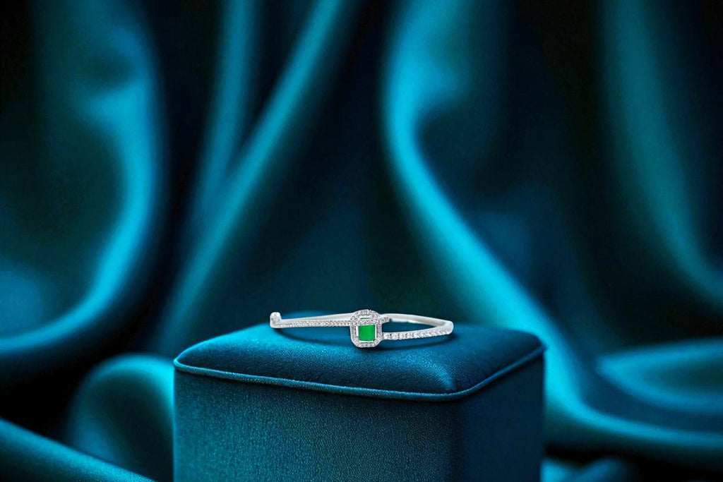 ✨ Sterling Silver Diamond 💎 Bracelet with Emerald 💚 Centerpiece 💫