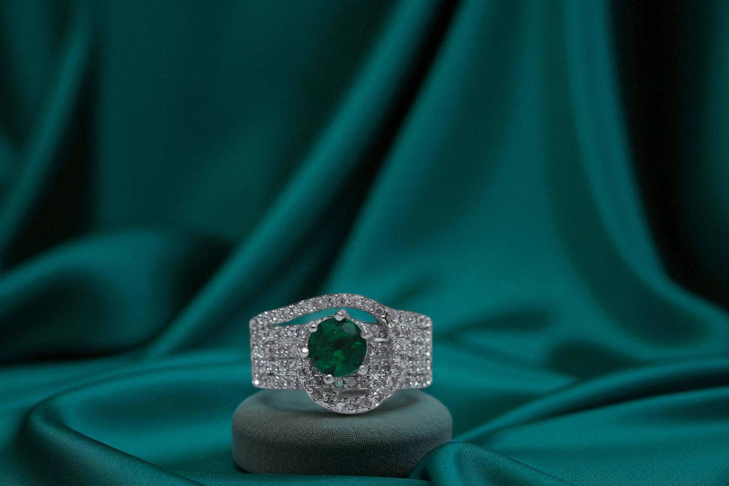 ✨ Elegant Silver Ring with Green Gem 💍