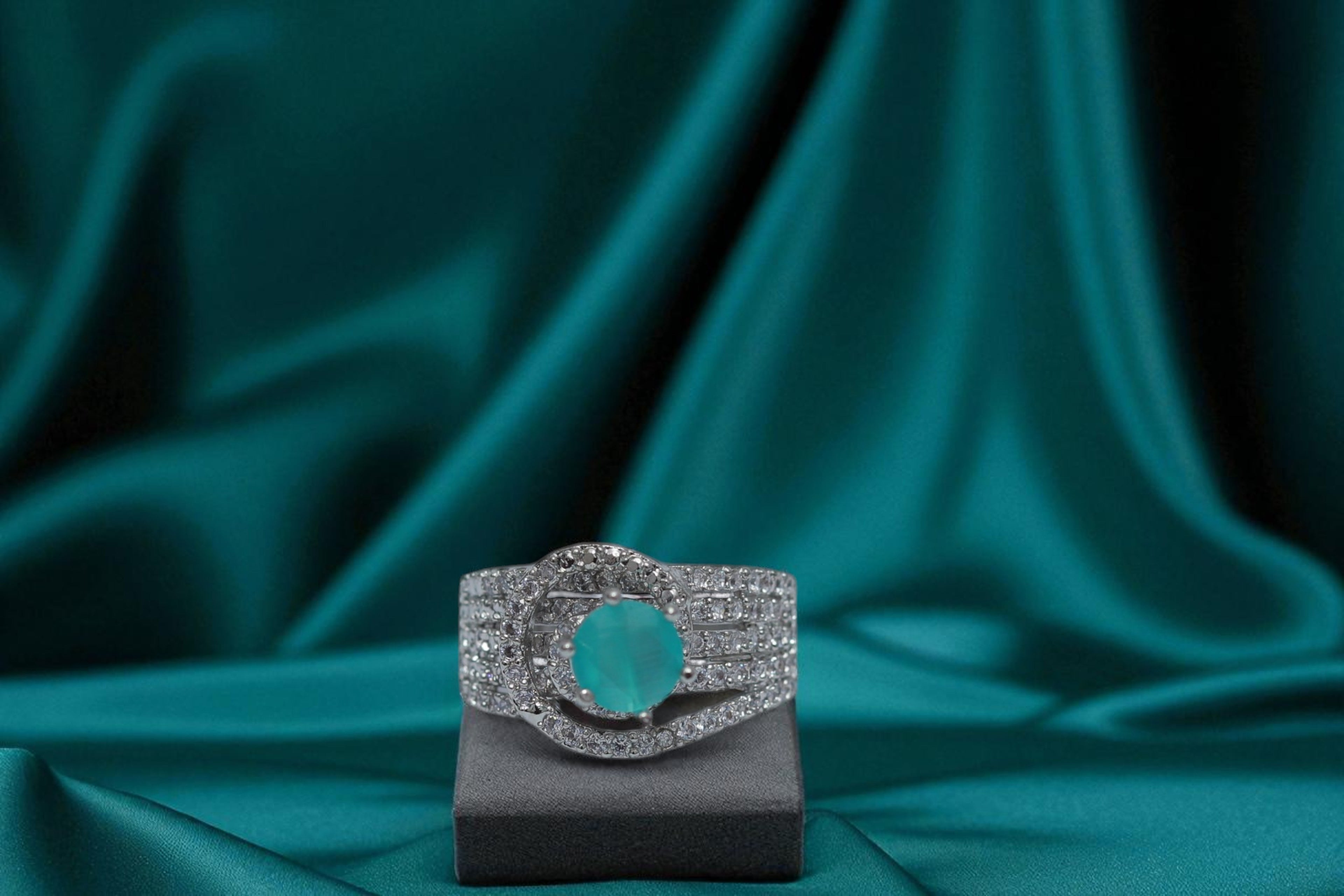 ✨ Elegant Silver Ring with Aqua Gem 💍