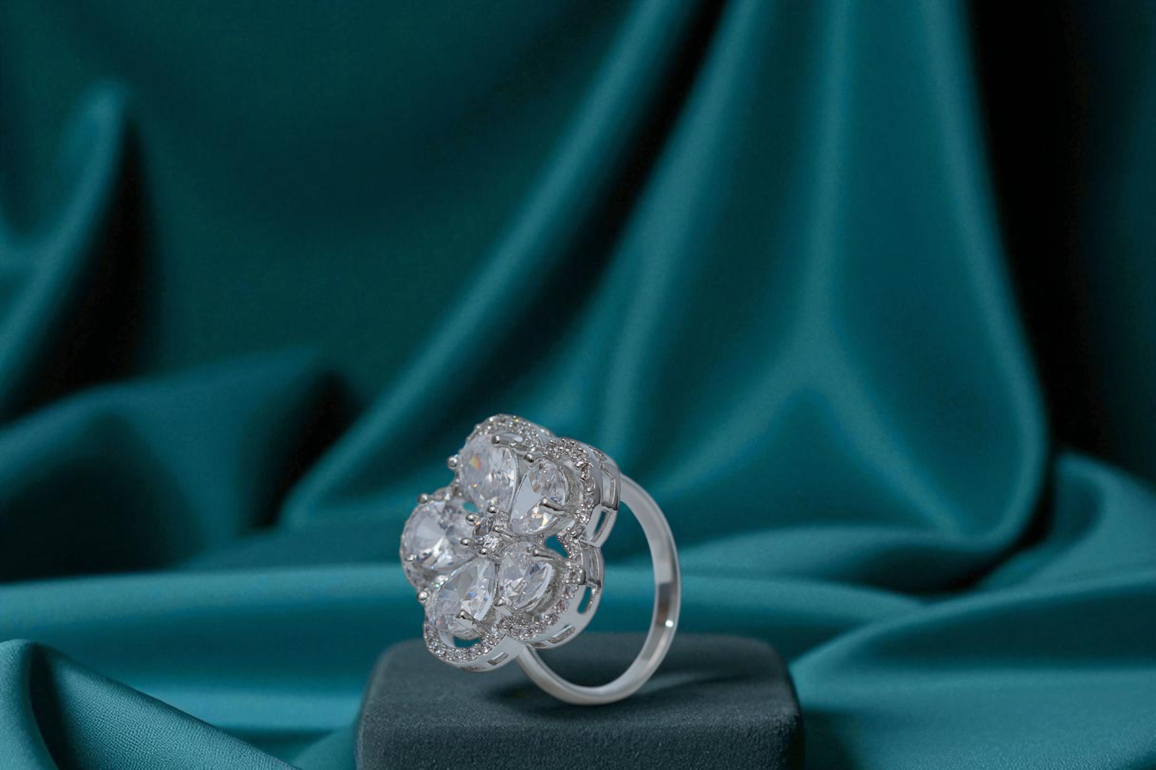 🌸 Sparkling Apsara White Stone Ring 💍