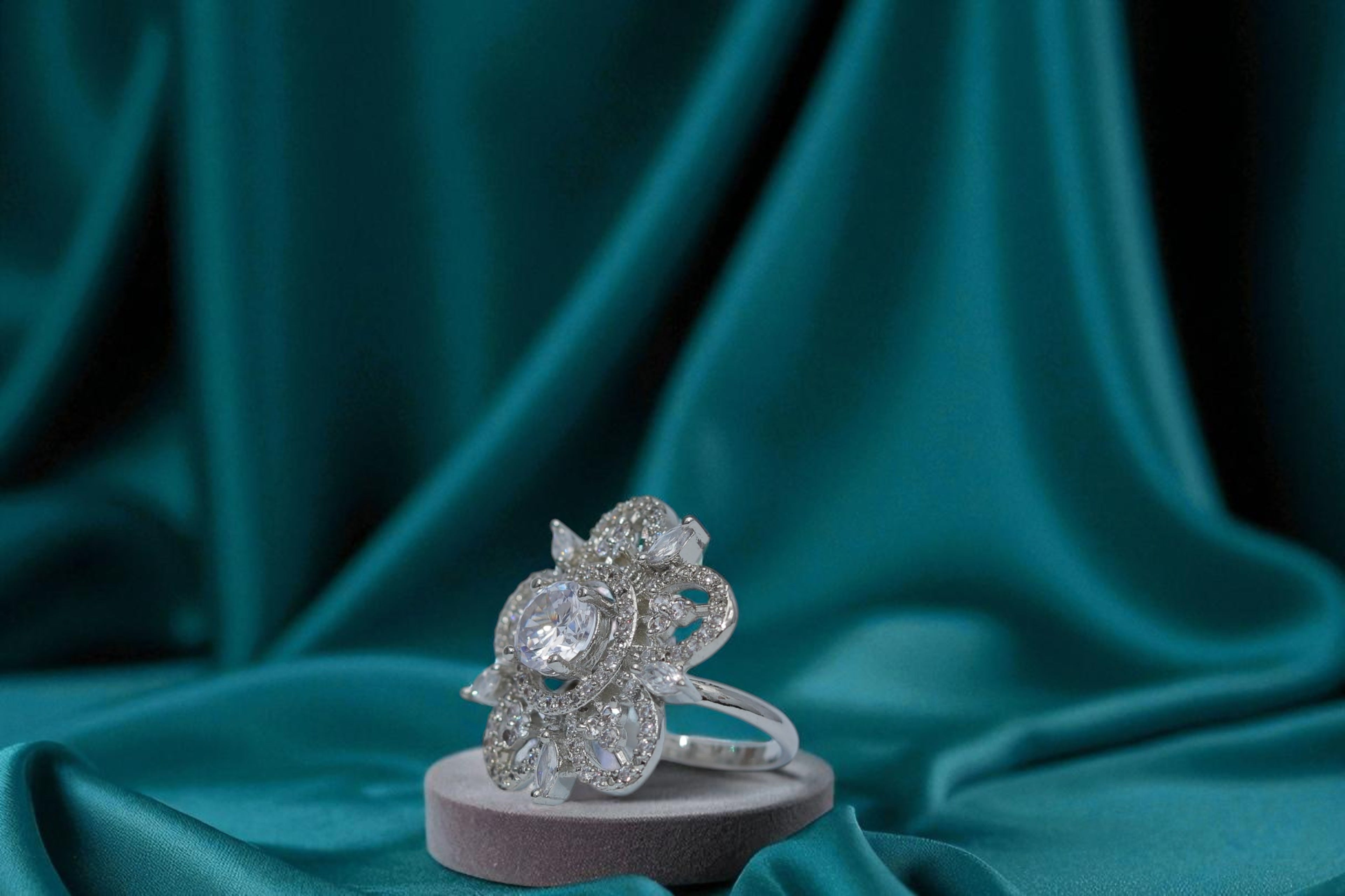 🌸 Sparkling White Diamond 💎 Ring 💍