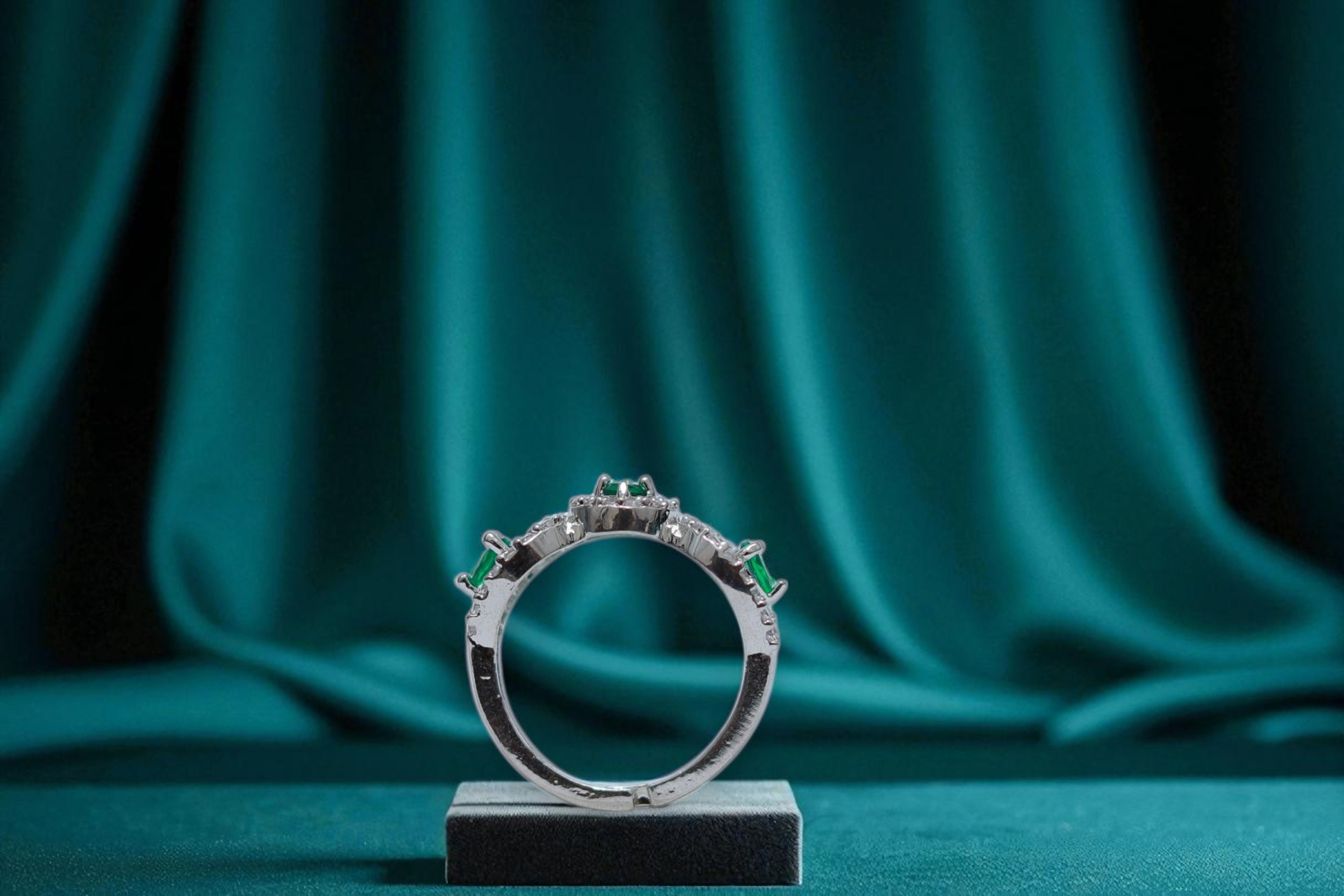 💕 Triple Heart Green Stone Ring 💍
