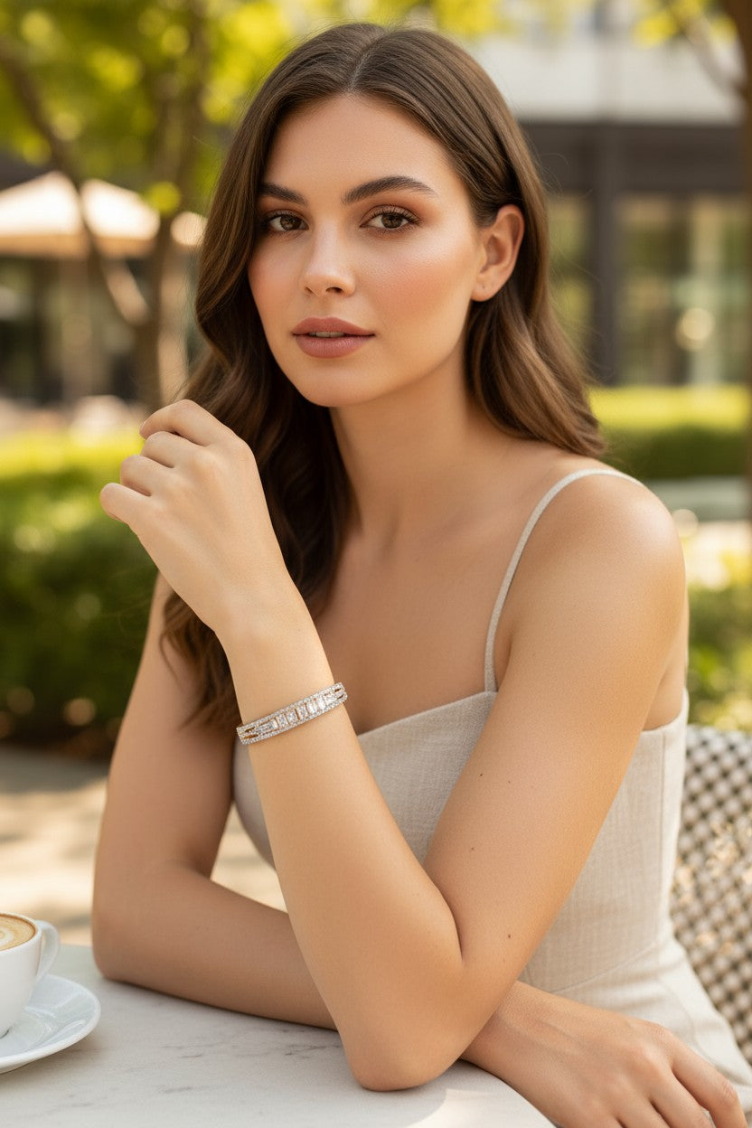 🌟 Elegant 💛 Golden -Tone Diamond💎-Cut Bracelet 💫