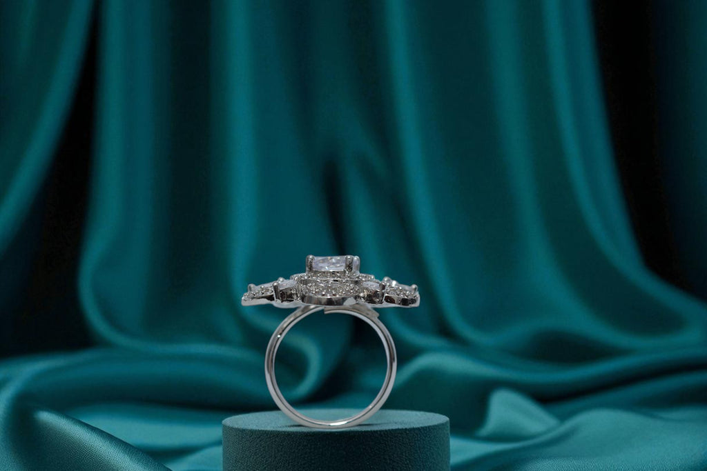 🌸 Sparkling White Diamond 💎 Ring 💍