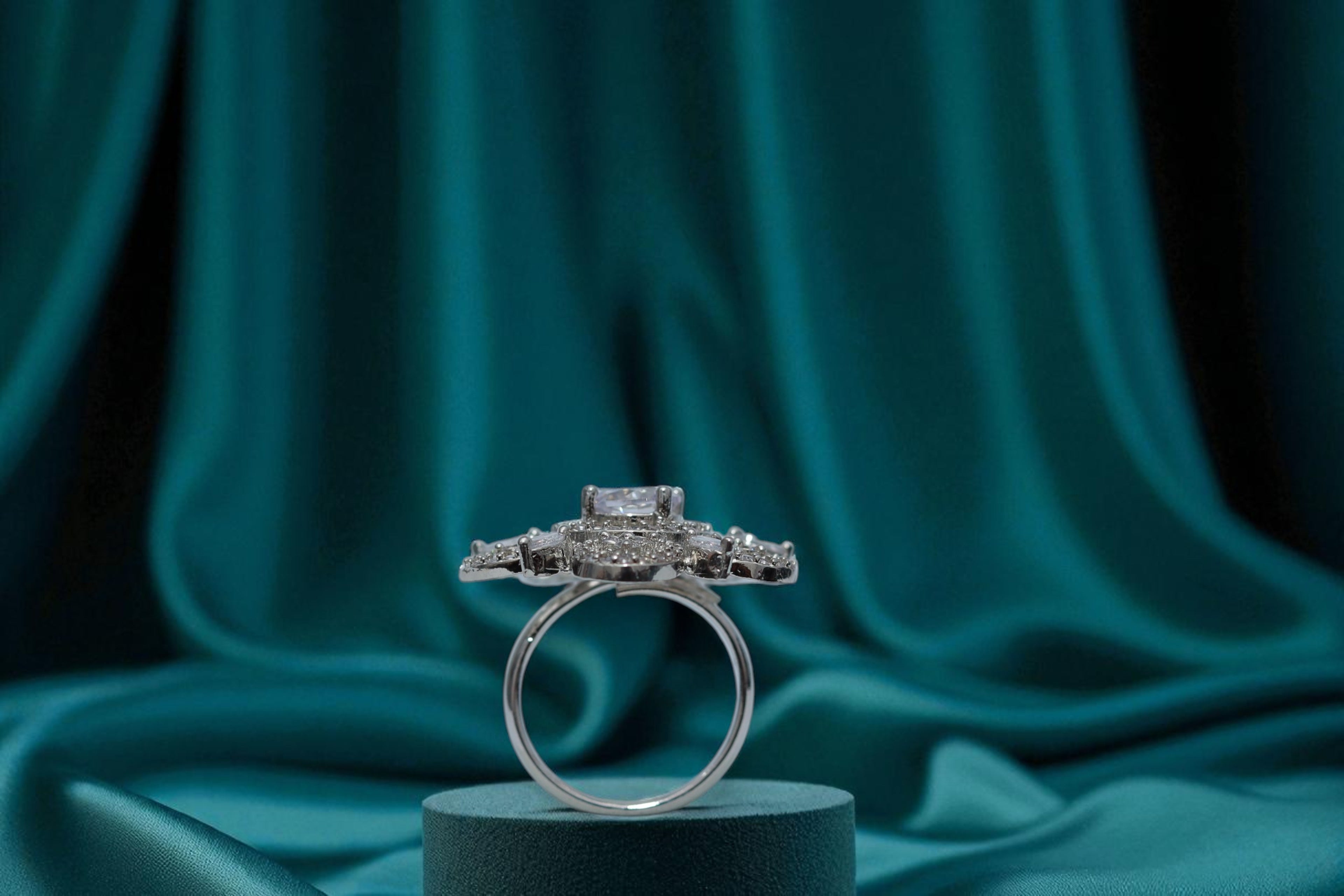 🌸 Sparkling White Diamond 💎 Ring 💍