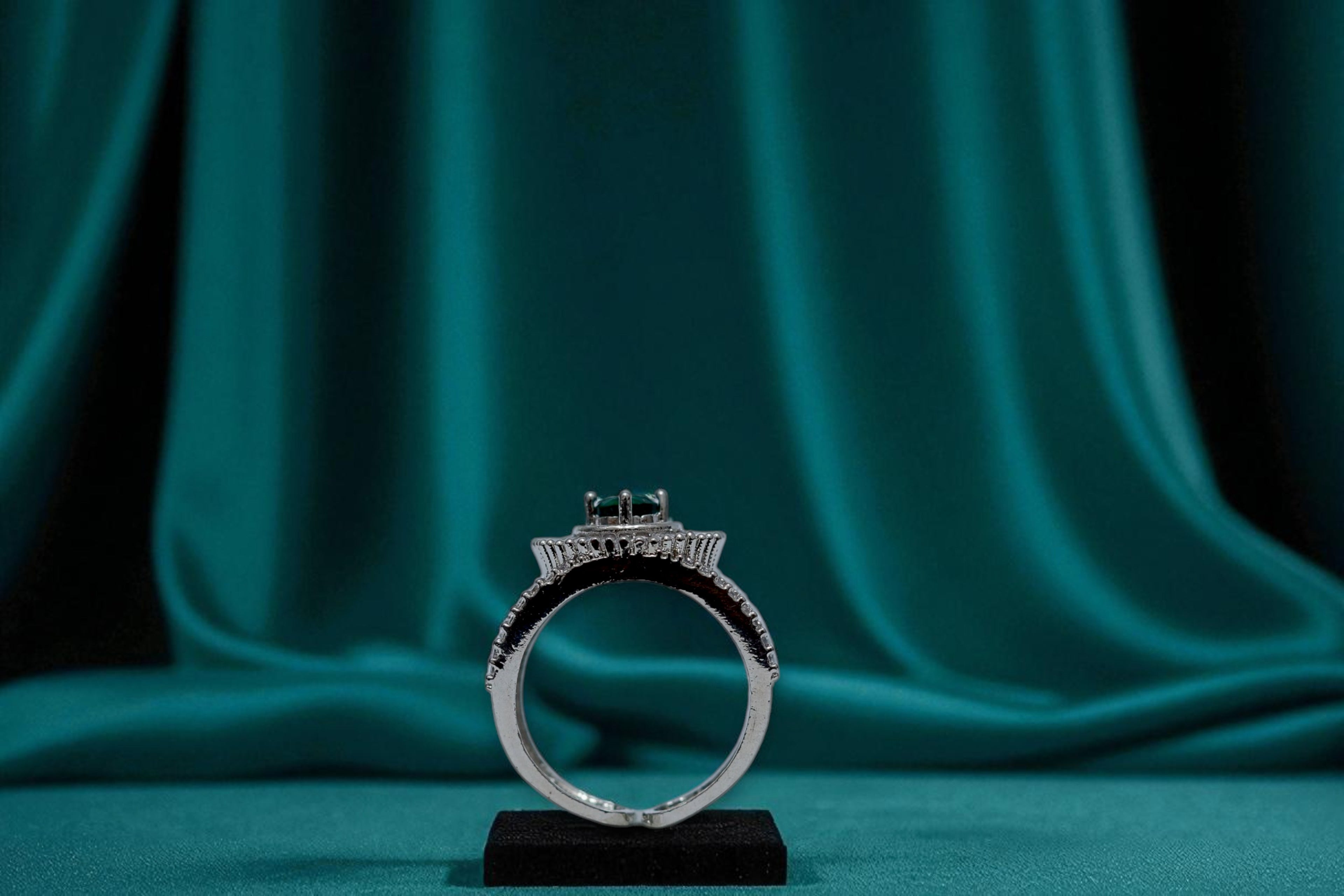 💚 Green Stone Diamond 💎 Band Ring 💍