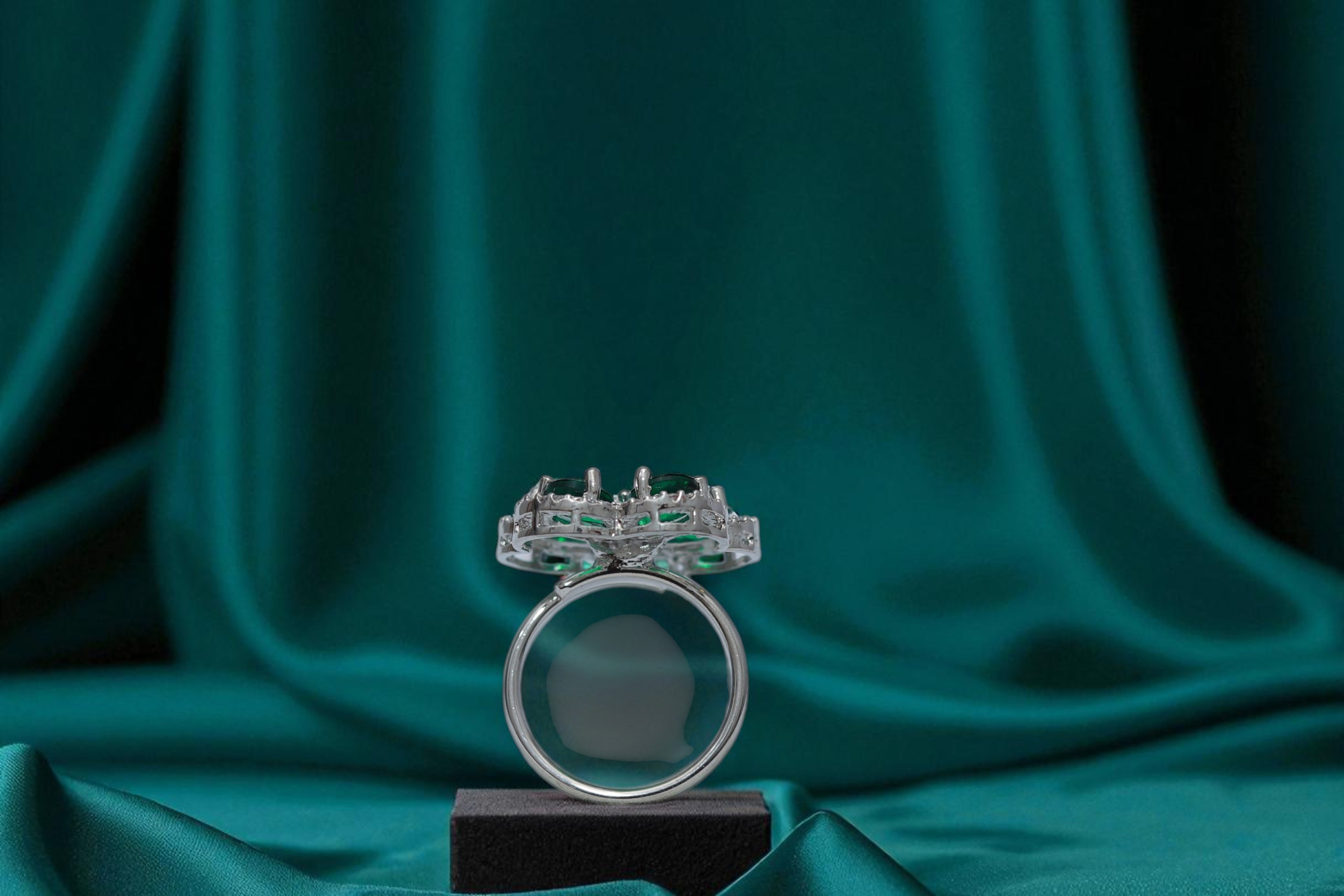 🌸 Sparkling Apsara Green Stone Ring 💍