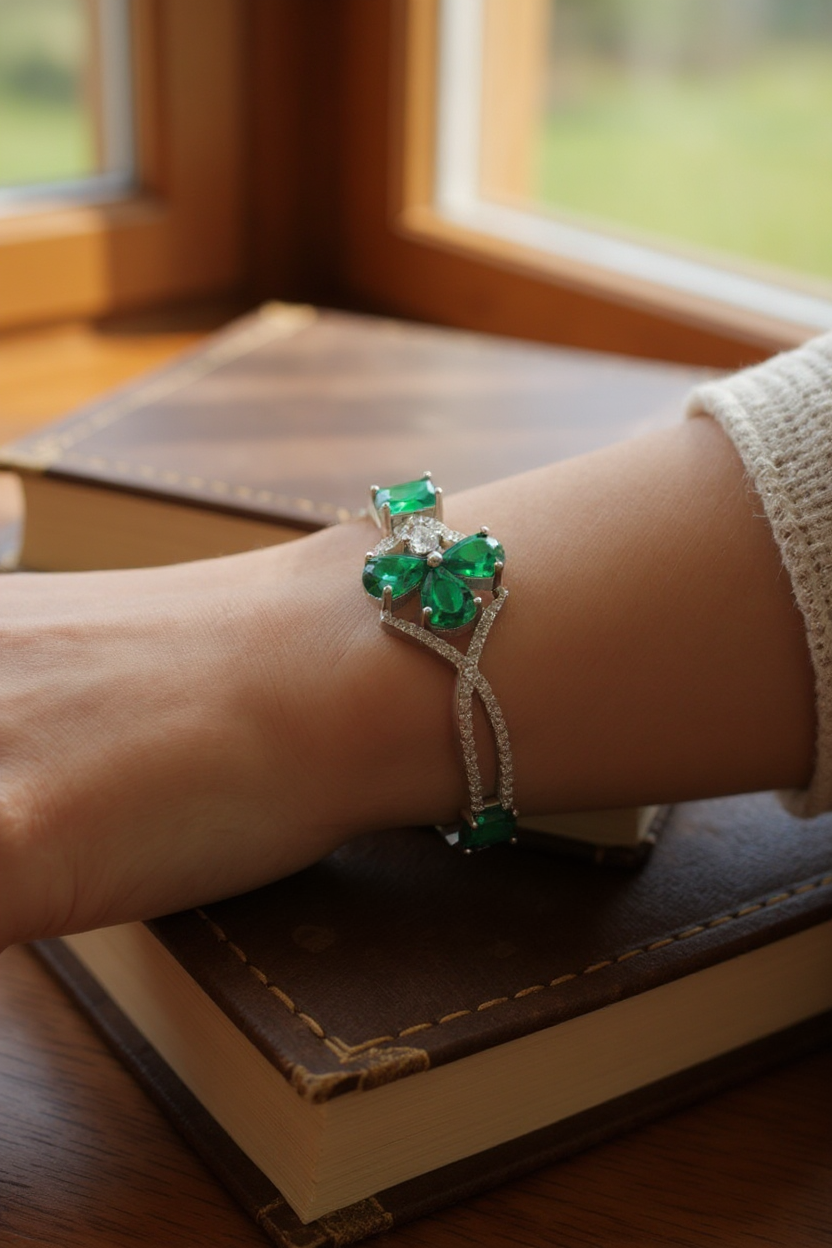 💚 Sterling Silver Bracelet with Emerald Green Stones and Diamond 💎 Accents ✨