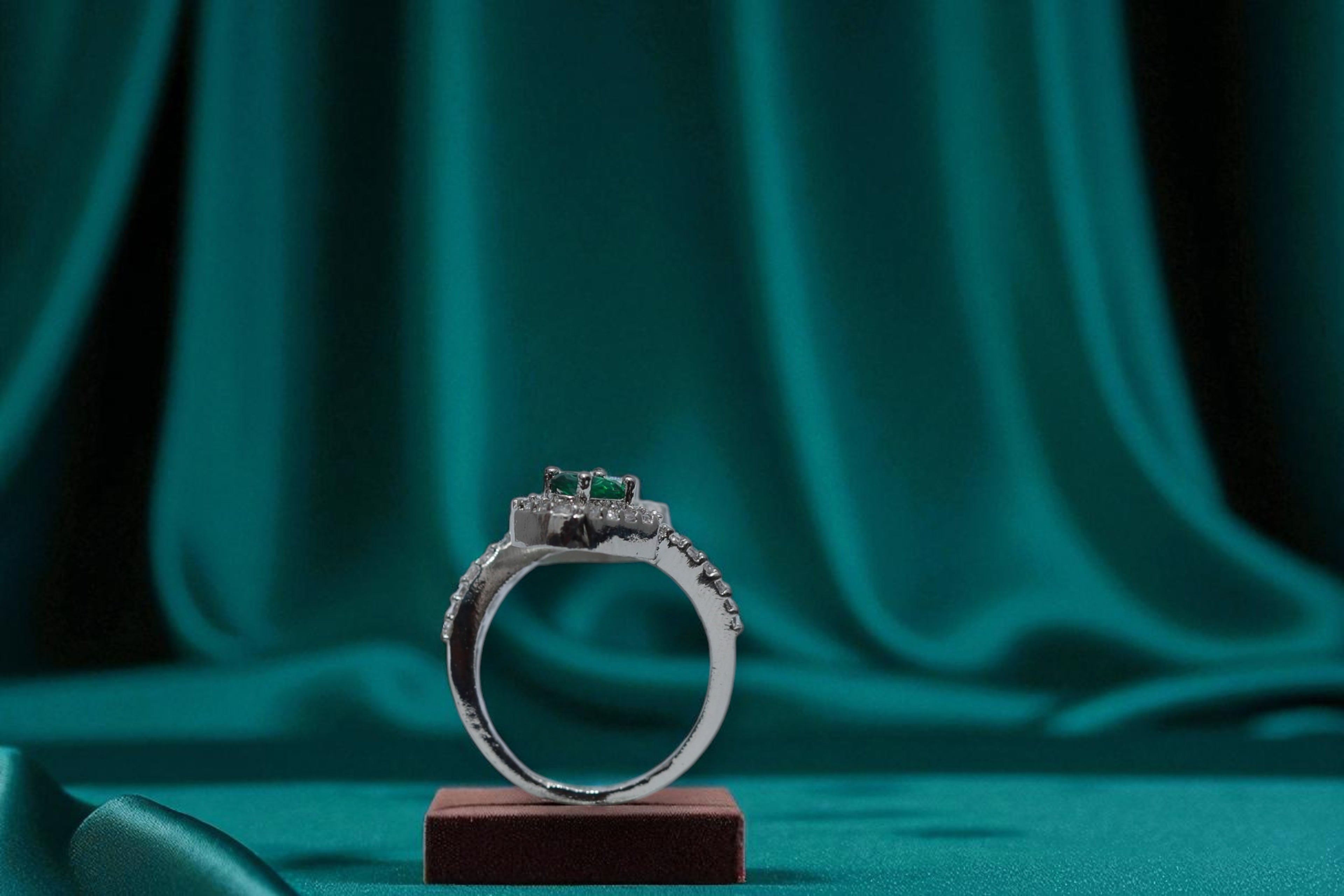 💚 Twin Green Gemstone Silver Ring 💍