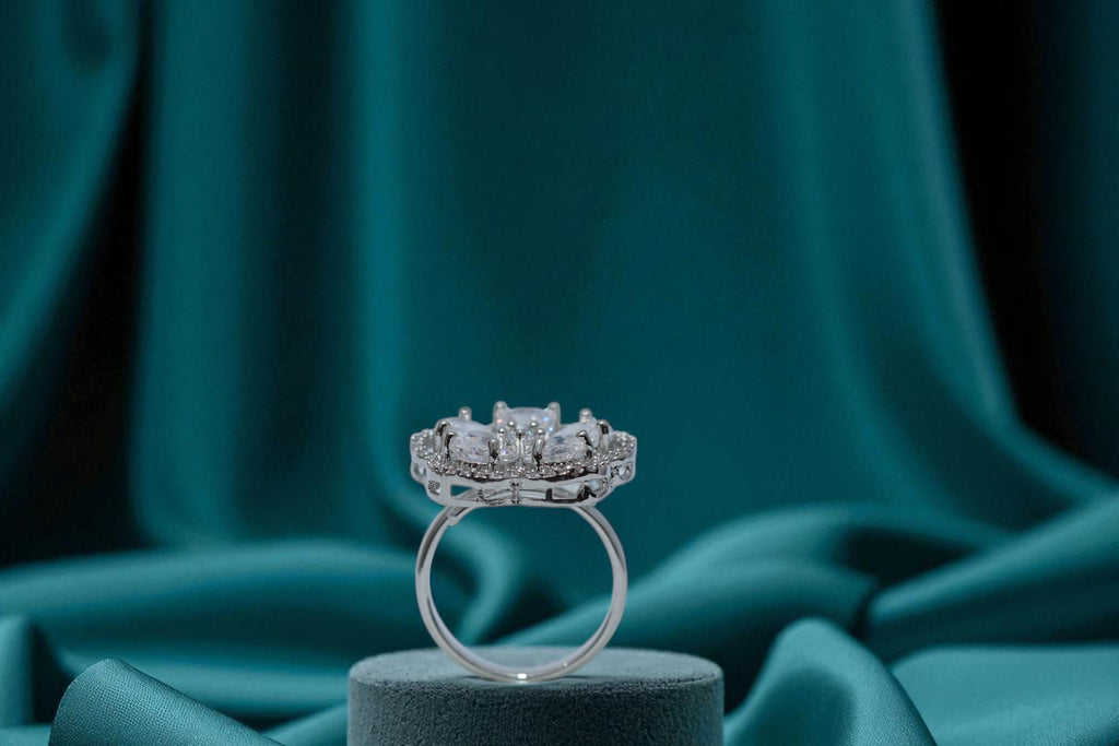 🌸 Sparkling Apsara White Stone Ring 💍