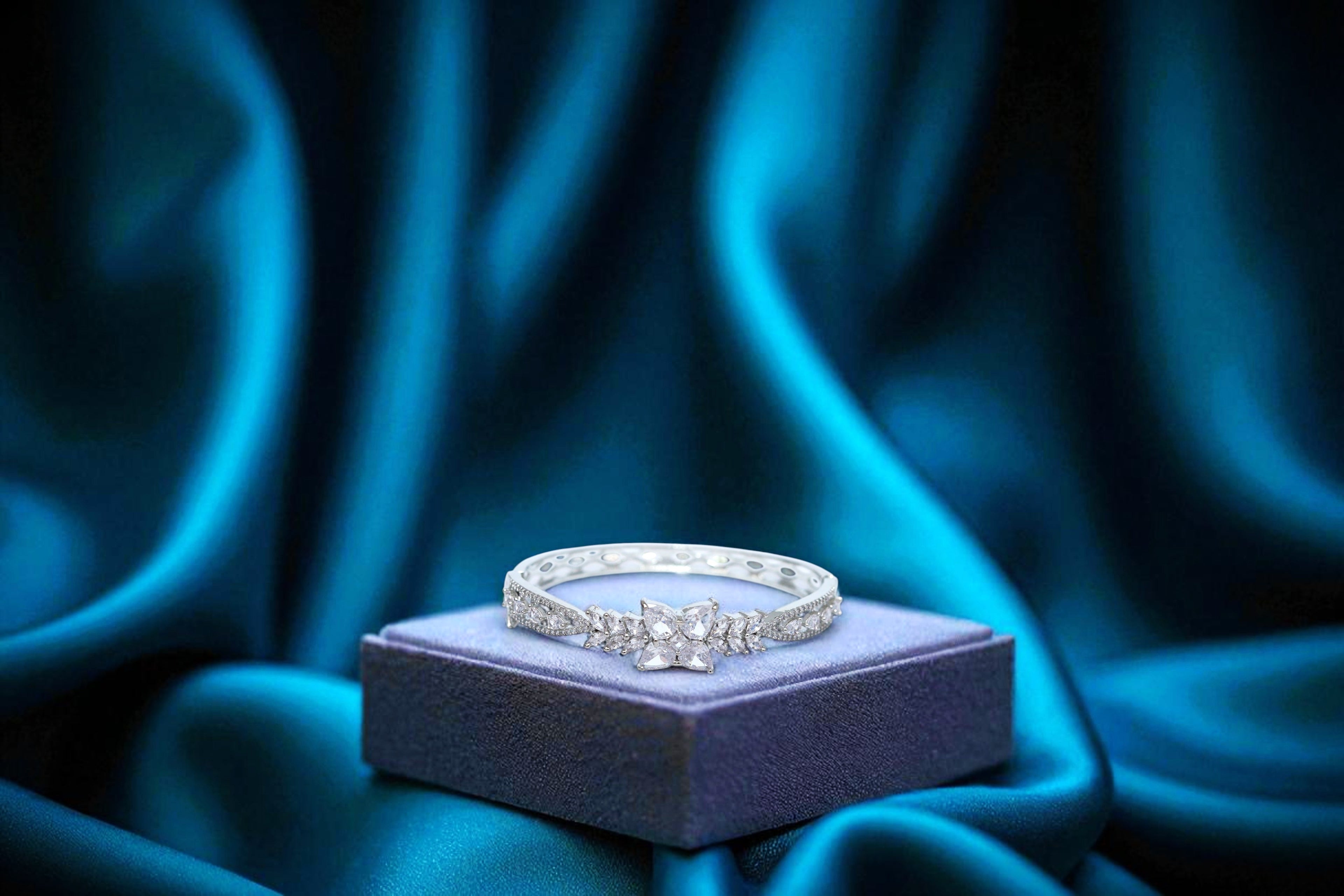 ✨ 🤍 Elegant Marquise-Cut Diamond 💎 Leaf Bracelet in Sterling Silver 💫