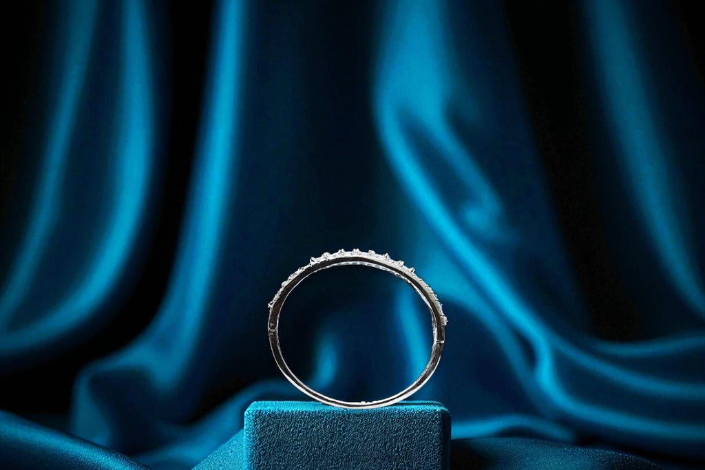 🌟 Elegant 🤍 Silver-Tone Diamond💎-Cut Bracelet 💫