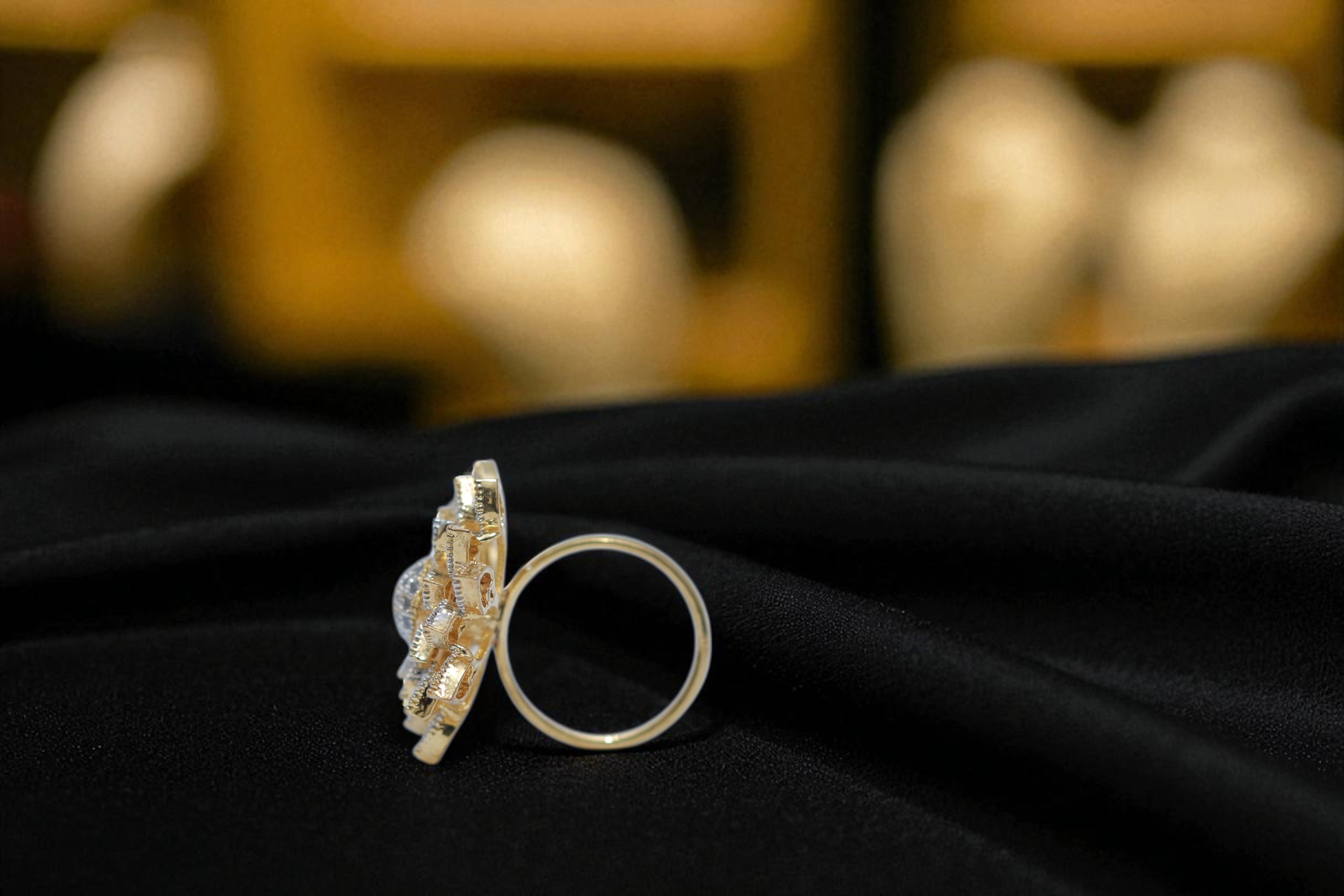 🌟 Golden Floral Diamond Ring 💍