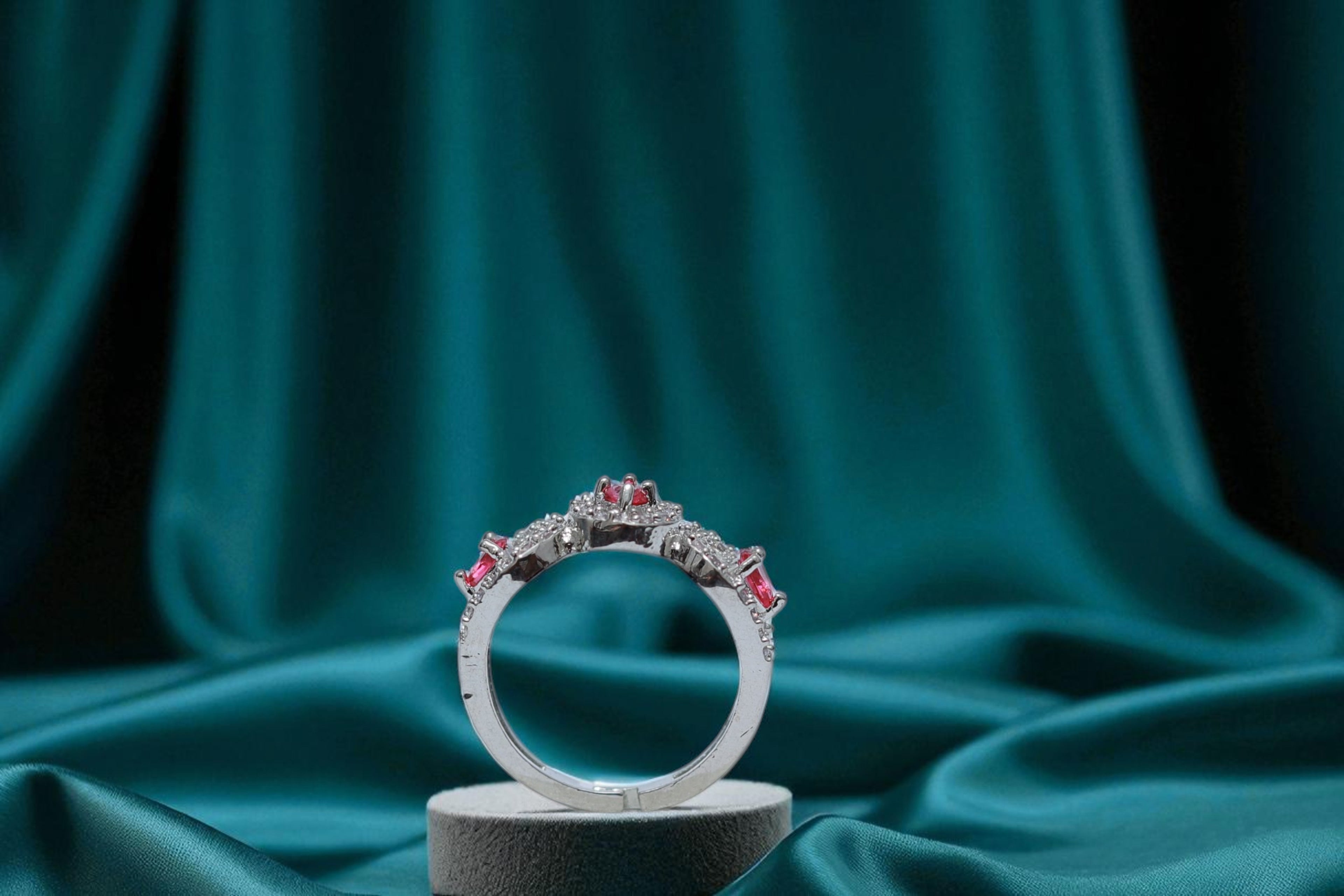 💕 Triple Heart Red Stone Ring 💍