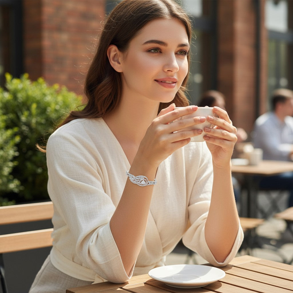 ✨ Shine with Sophistication! 🤍 Silver-Plated Diamond💎-Studded Bracelet with Curved Design 💫