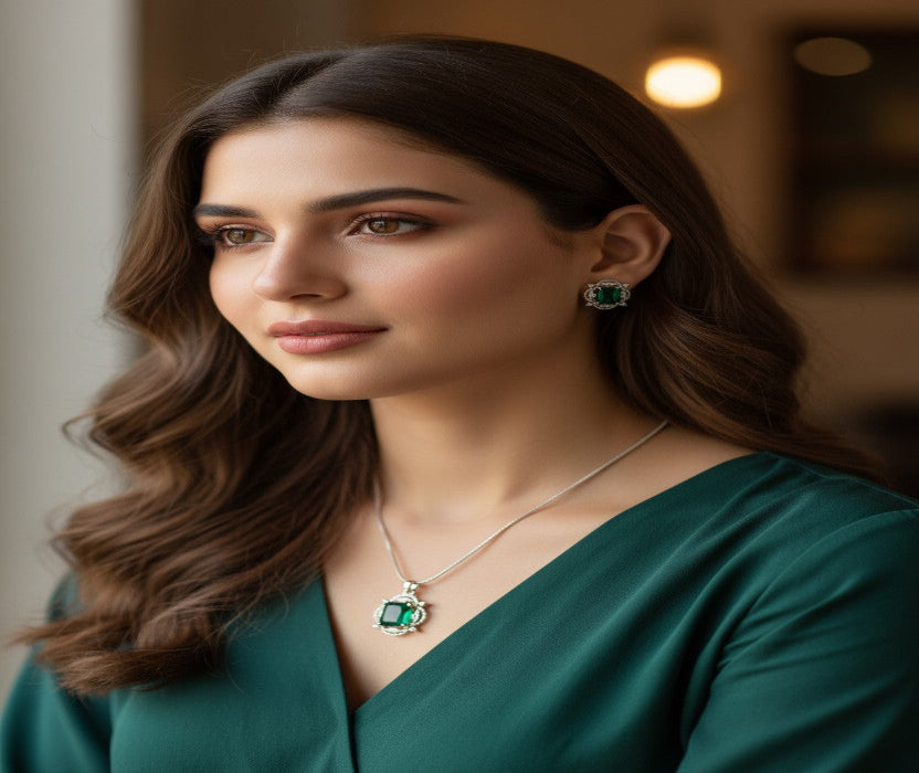 💚 Elegant Silver Jewelry Set with Green Gemstone Pendant Necklace and Matching Earrings 💚