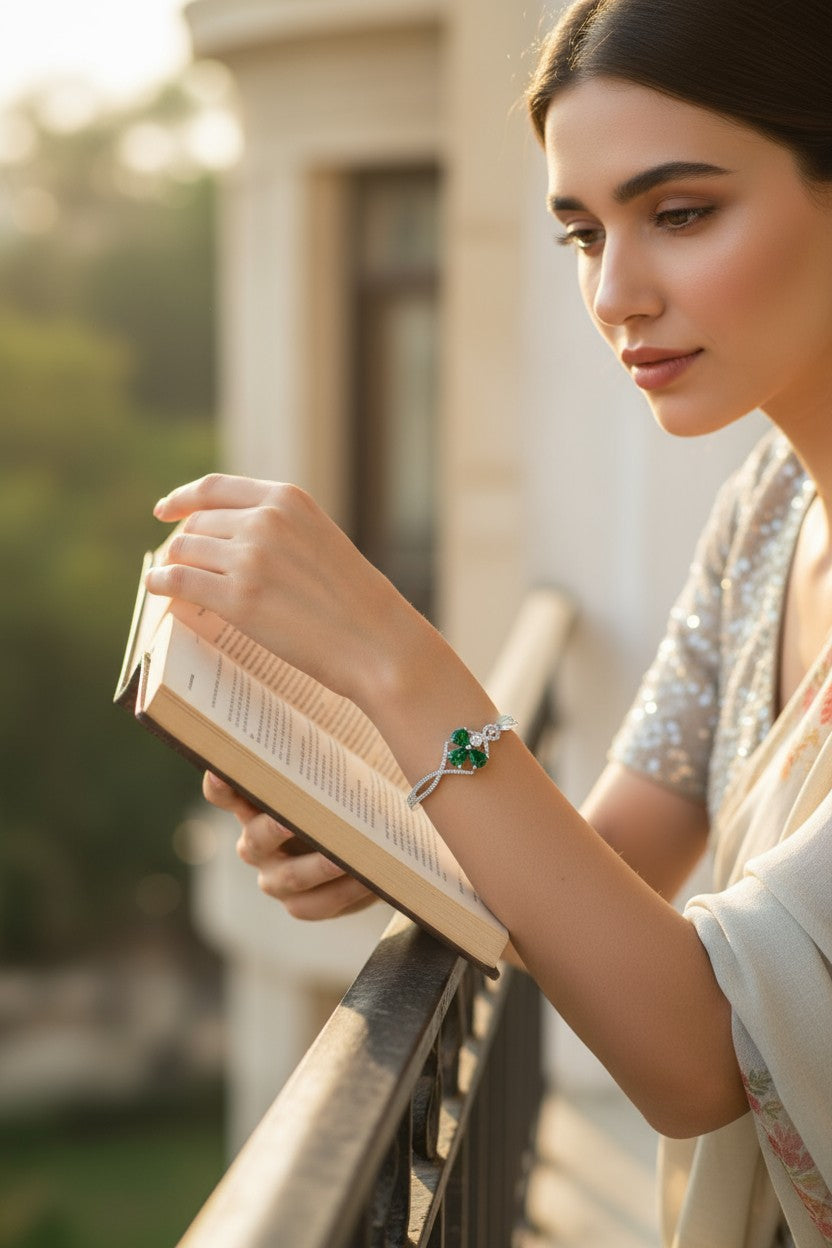 💚 Sterling Silver Bracelet with Emerald Green Stones and Diamond 💎 Accents ✨