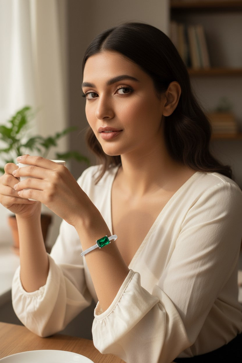 💚 Elegance Meets Midnight!! Emerald Stone Bracelet with Diamond Accents 💎