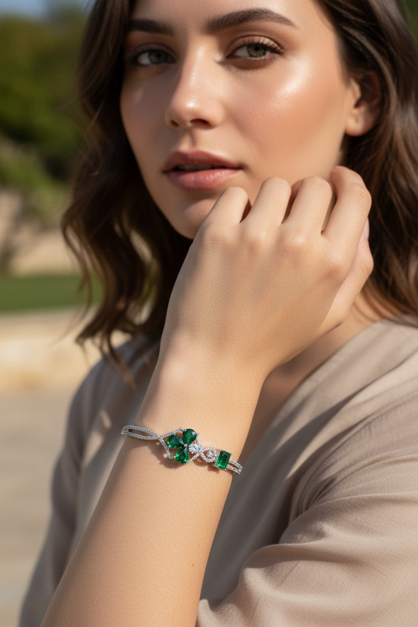 💚 Sterling Silver Bracelet with Emerald Green Stones and Diamond 💎 Accents ✨