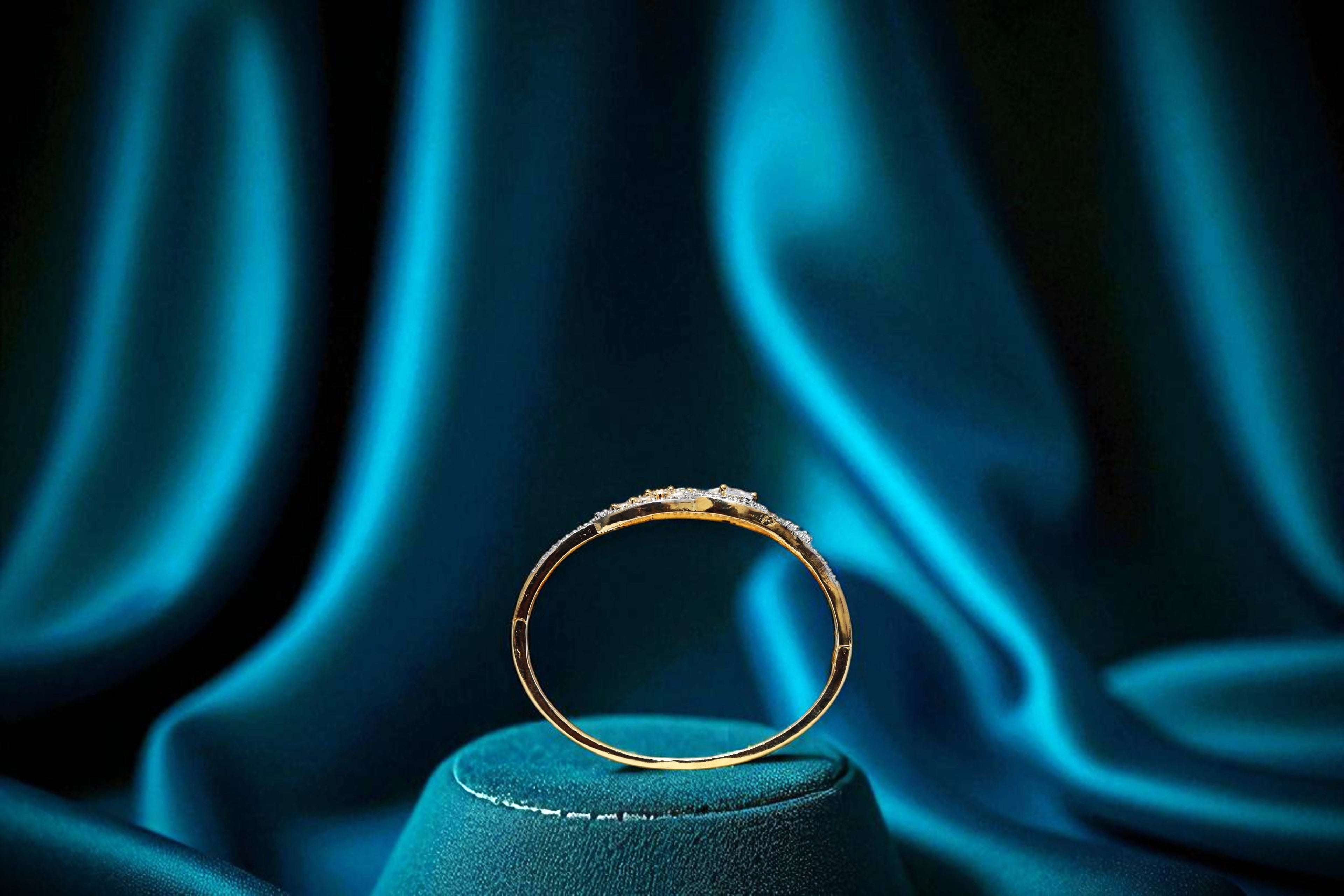 ✨ Gold-Plated Diamond💎-Studded Bracelet with Curved Design 💫