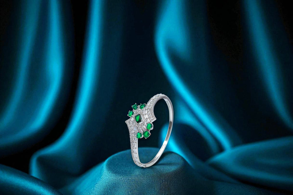 ✨ Vintage-Inspired Emerald 💚 Stone Bracelet in Sterling Silver 💫