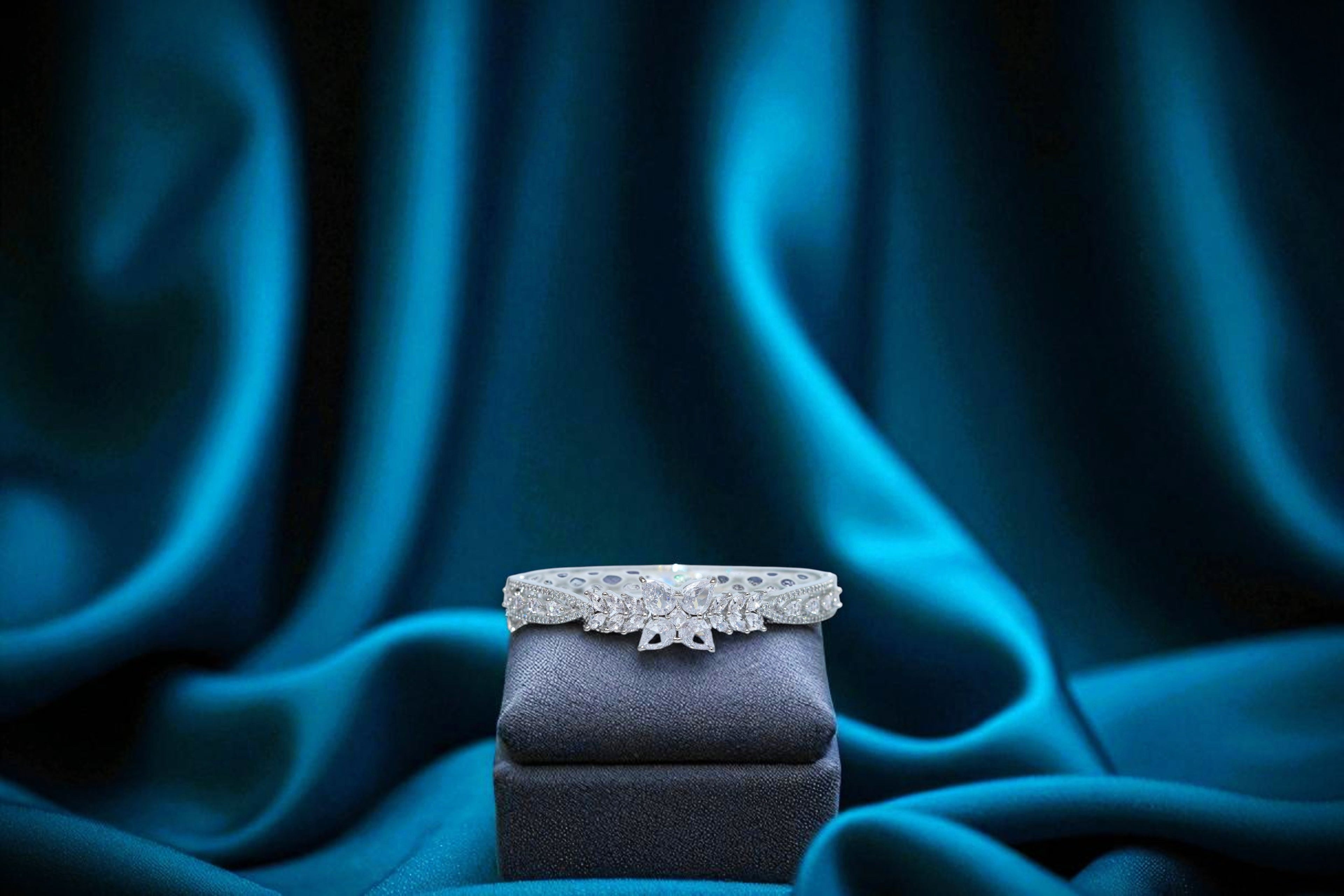 ✨ 🤍 Elegant Marquise-Cut Diamond 💎 Leaf Bracelet in Sterling Silver 💫