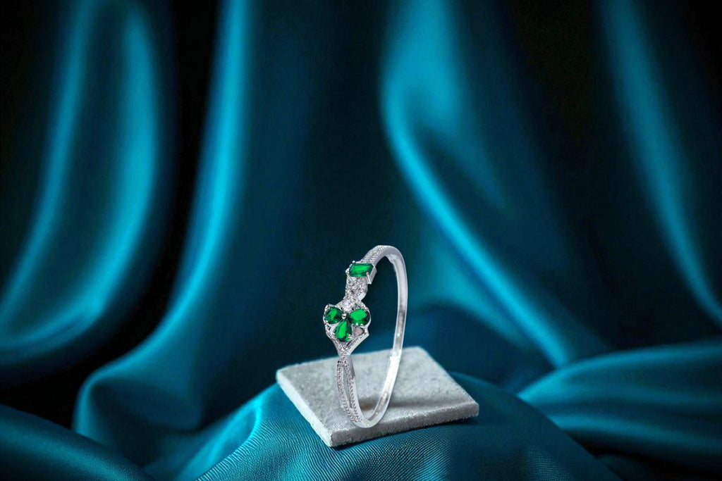 💚 Sterling Silver Bracelet with Emerald Green Stones and Diamond 💎 Accents ✨