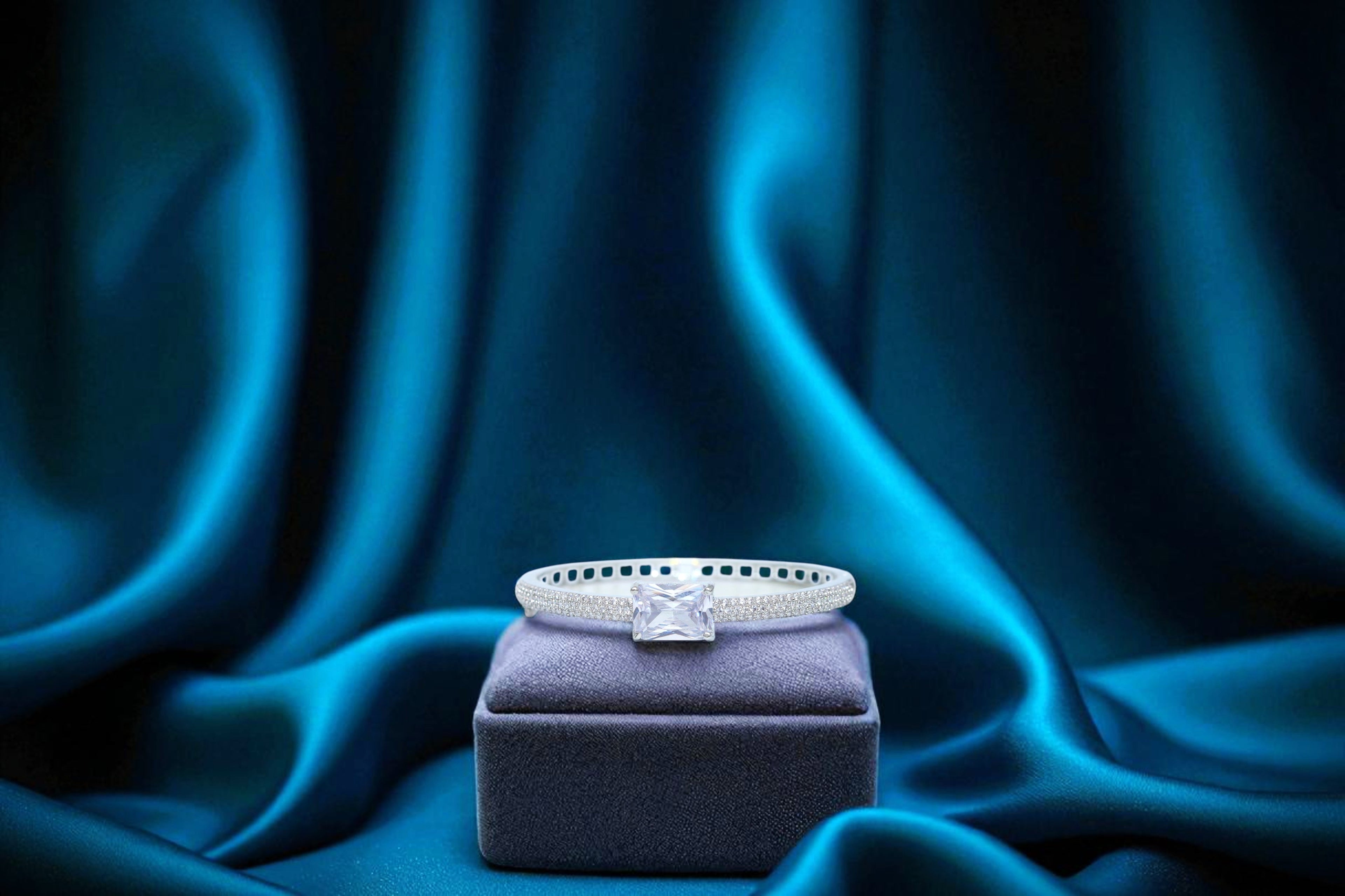 🤍 Elegance Meets Midnight!! White Stone Bracelet with Diamond Accents 💎