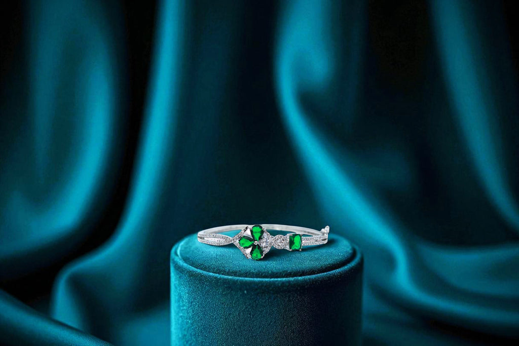 💚 Sterling Silver Bracelet with Emerald Green Stones and Diamond 💎 Accents ✨